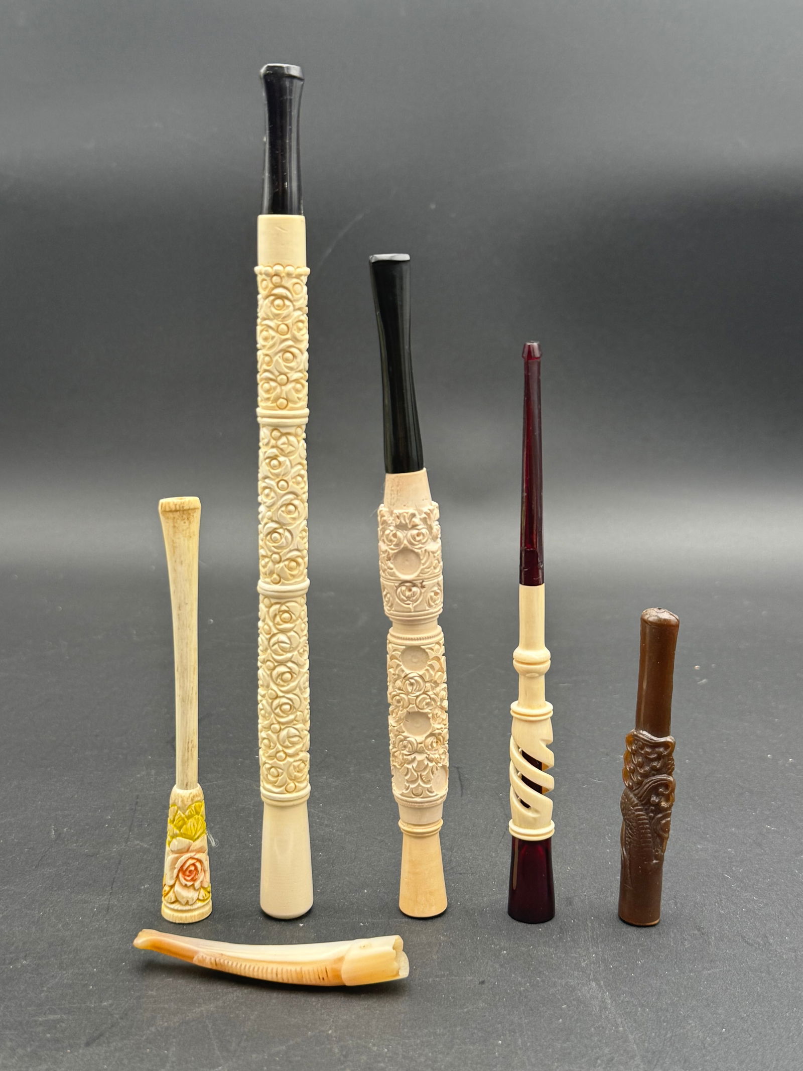 Lot of 6 mixed vintage cigarette holders: See pictures for more info cigarette in the picture is fake just to show the size of the holder’s