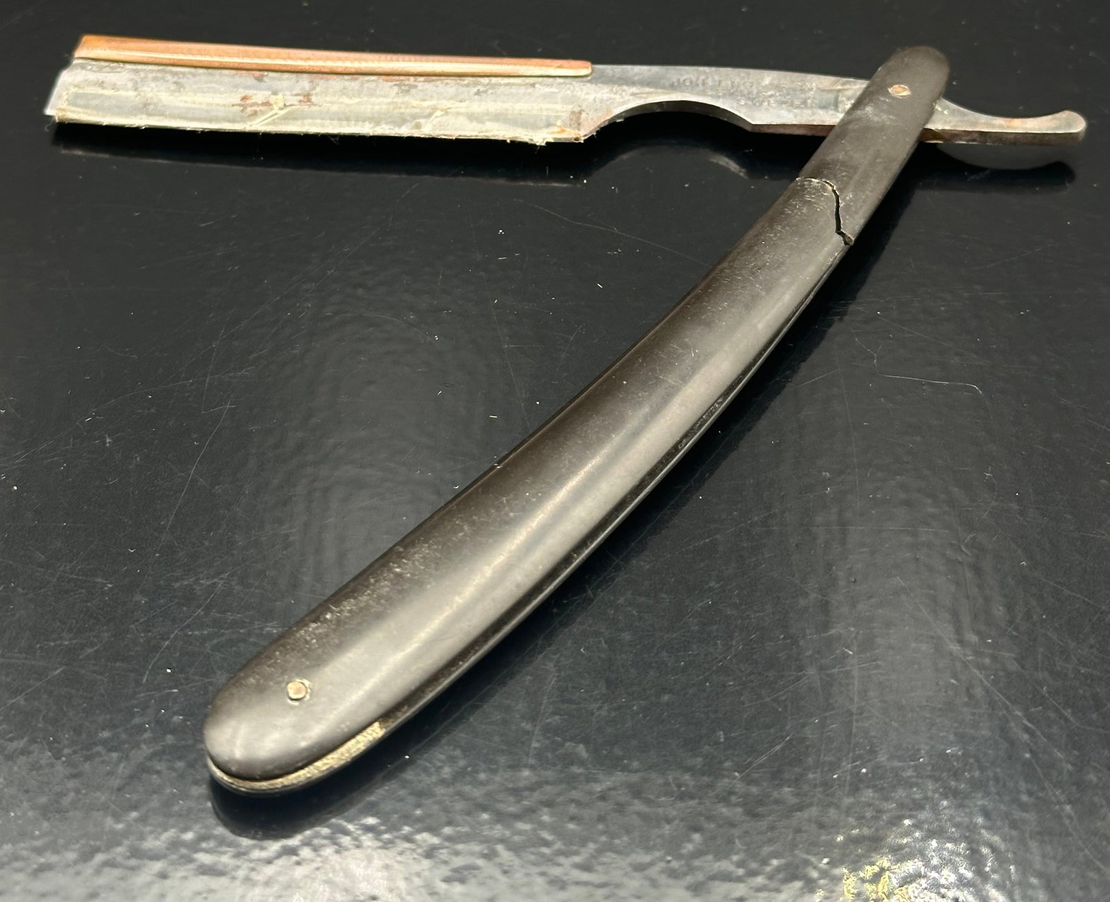 Joh. Engström Sweden Straight Razor: Vintage Joh. Engström straight razor from Eskilstuna, Sweden.Is crack. Please se the pictures