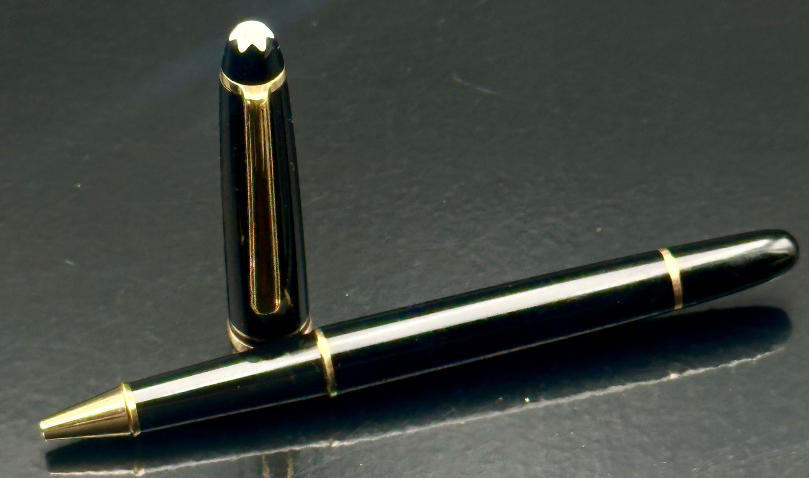 MONTBLANC VINTAGE PRESENTATION BOX – MEISTERSTÜCK STYLE – NO TESTED: Vintage Montblanc Meisterstück 144 Classique ballpoint pen in black resin with gold-plated trim. Early model with “MONTBLANC” cap band and classic snowcap emblem. Pen has not been tested and