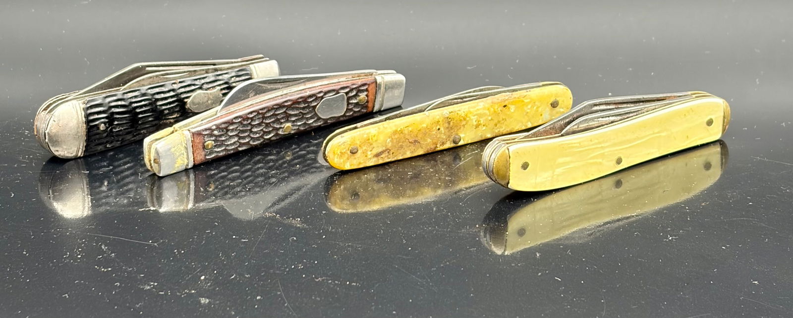 Lot of 4 Vintage Pocket Knives Mixed Handles USA (1 of 12)
