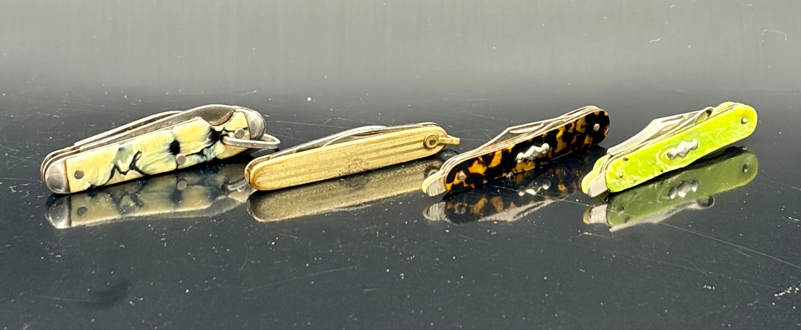 Description for the Mixed Mini Pocket Knife Lot (4 Knives) (1 of 10)