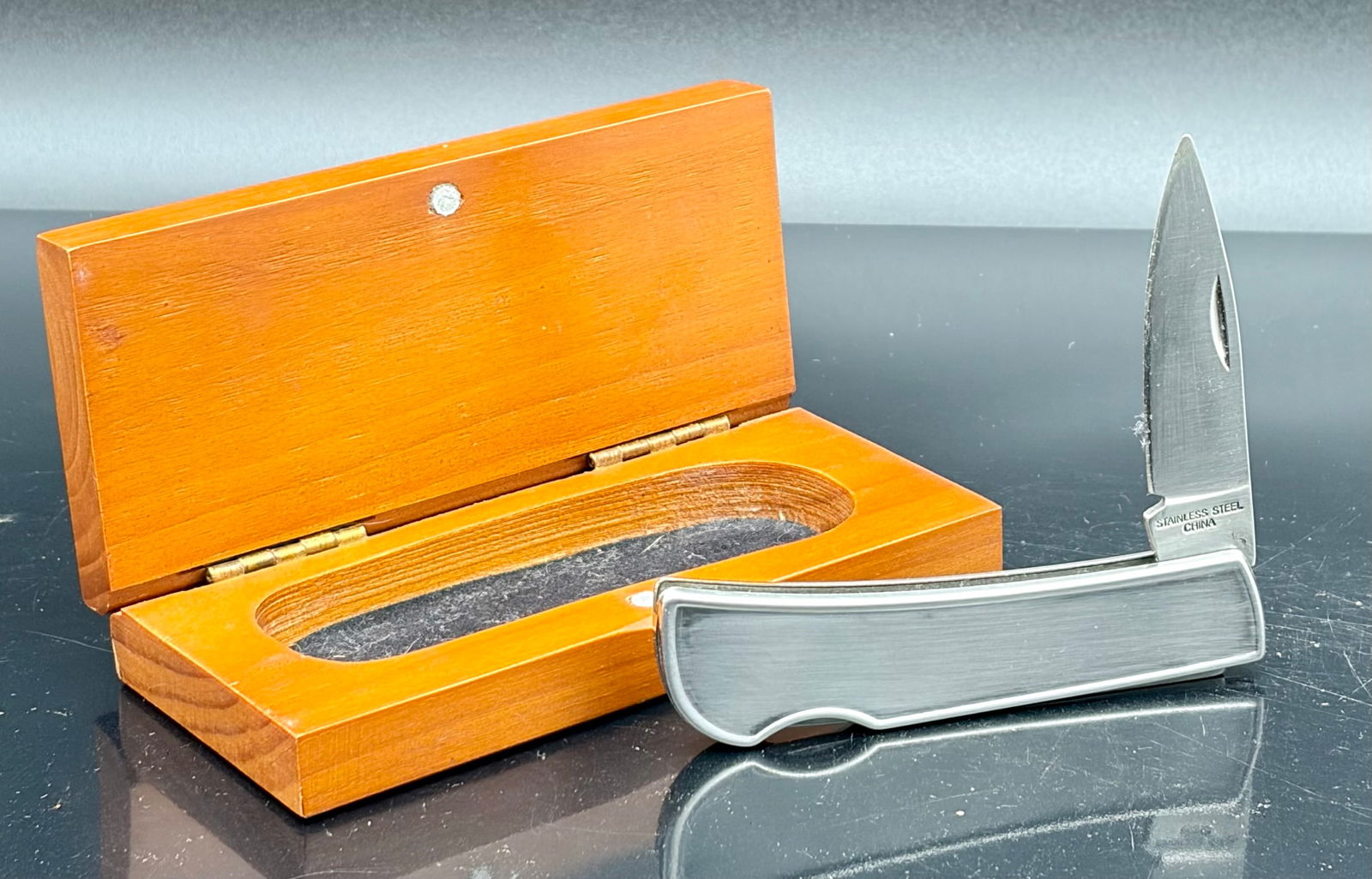 Stainless Folding Knife w/ Wood Case China (1 of 4)