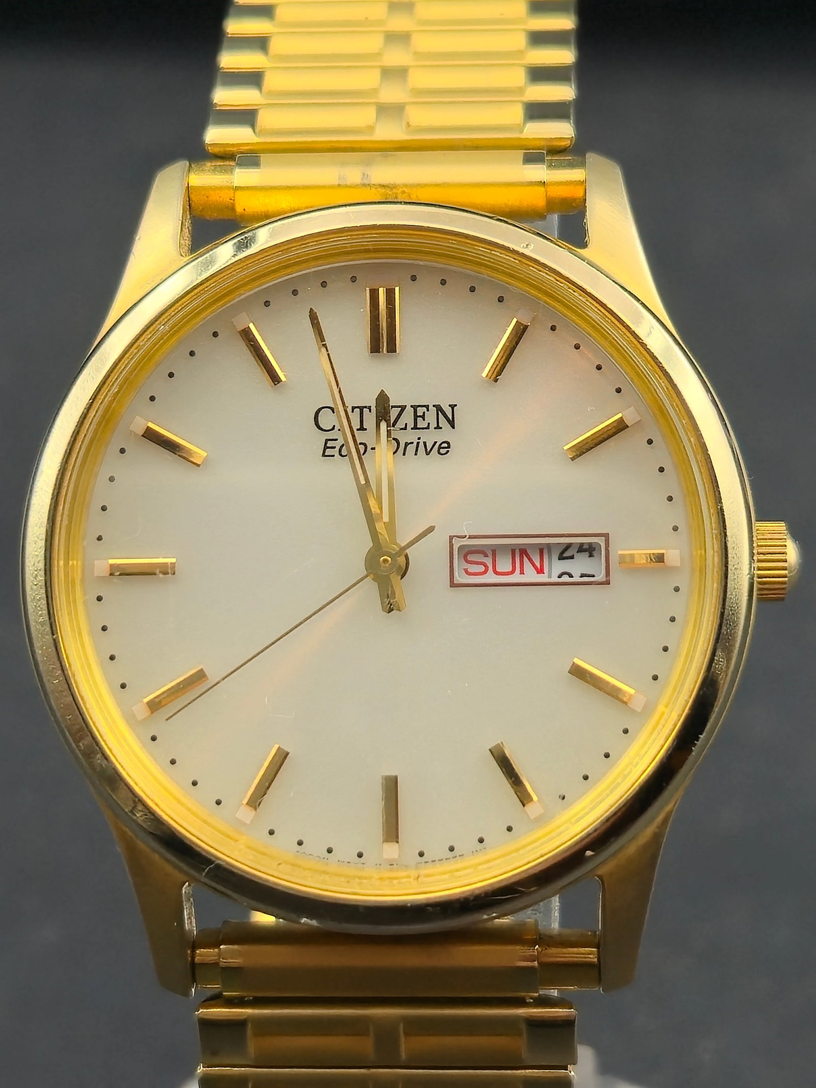 Citizen Eco-Drive 35mm Gold-Tone Day/Date Quartz Watch – Runs – Expansion Band (1 of 9)