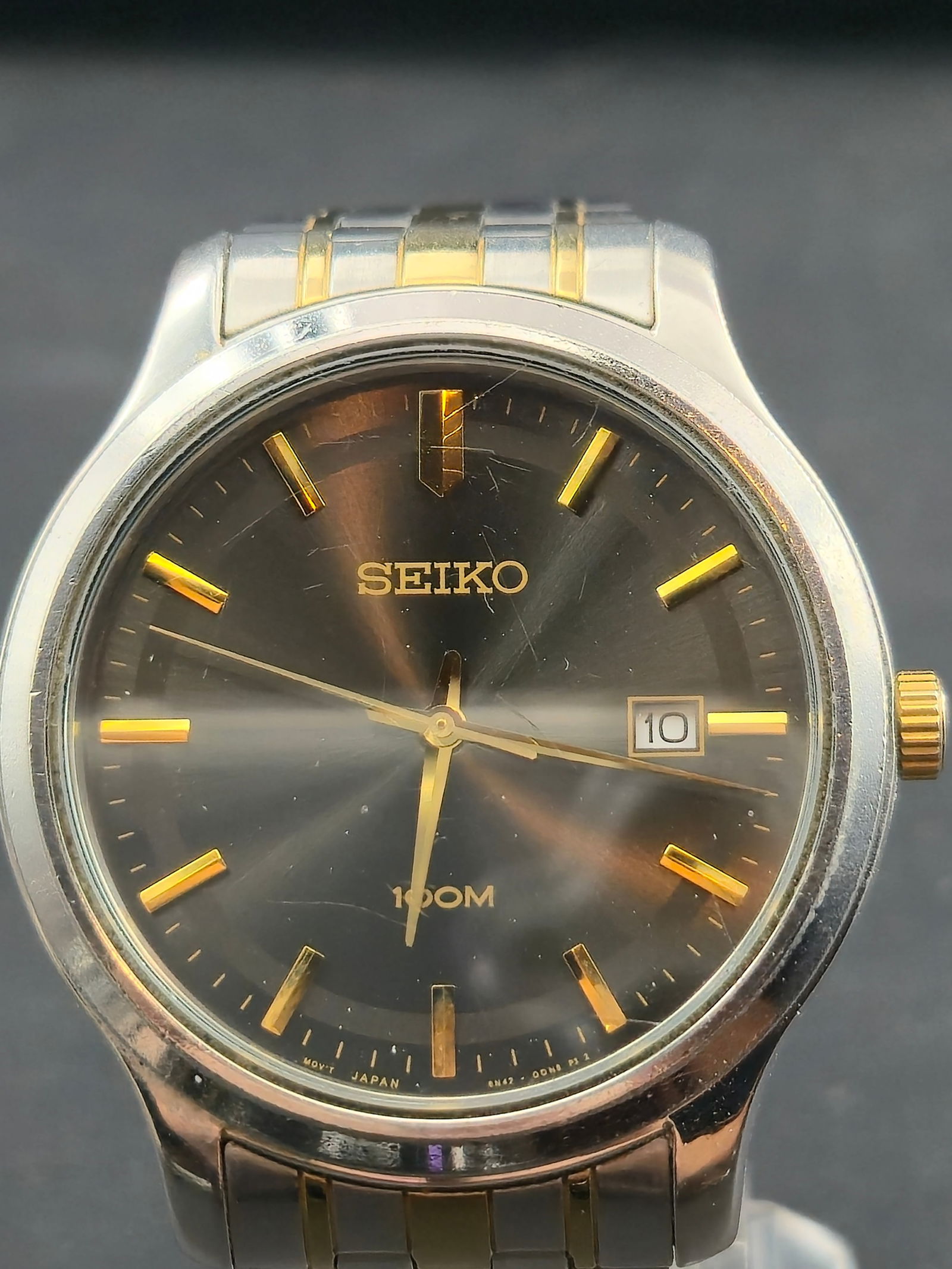 Seiko 41mm Two-Tone Quartz 10-Bar Dress Watch – New Battery – Black Sunburst Dial: Classic Seiko two-tone quartz dress watch featuring a sleek 41mm stainless steel case with gold-tone accents and a black sunburst dial with gold markers. Powered by Seiko’s reliable 6N42 quartz move