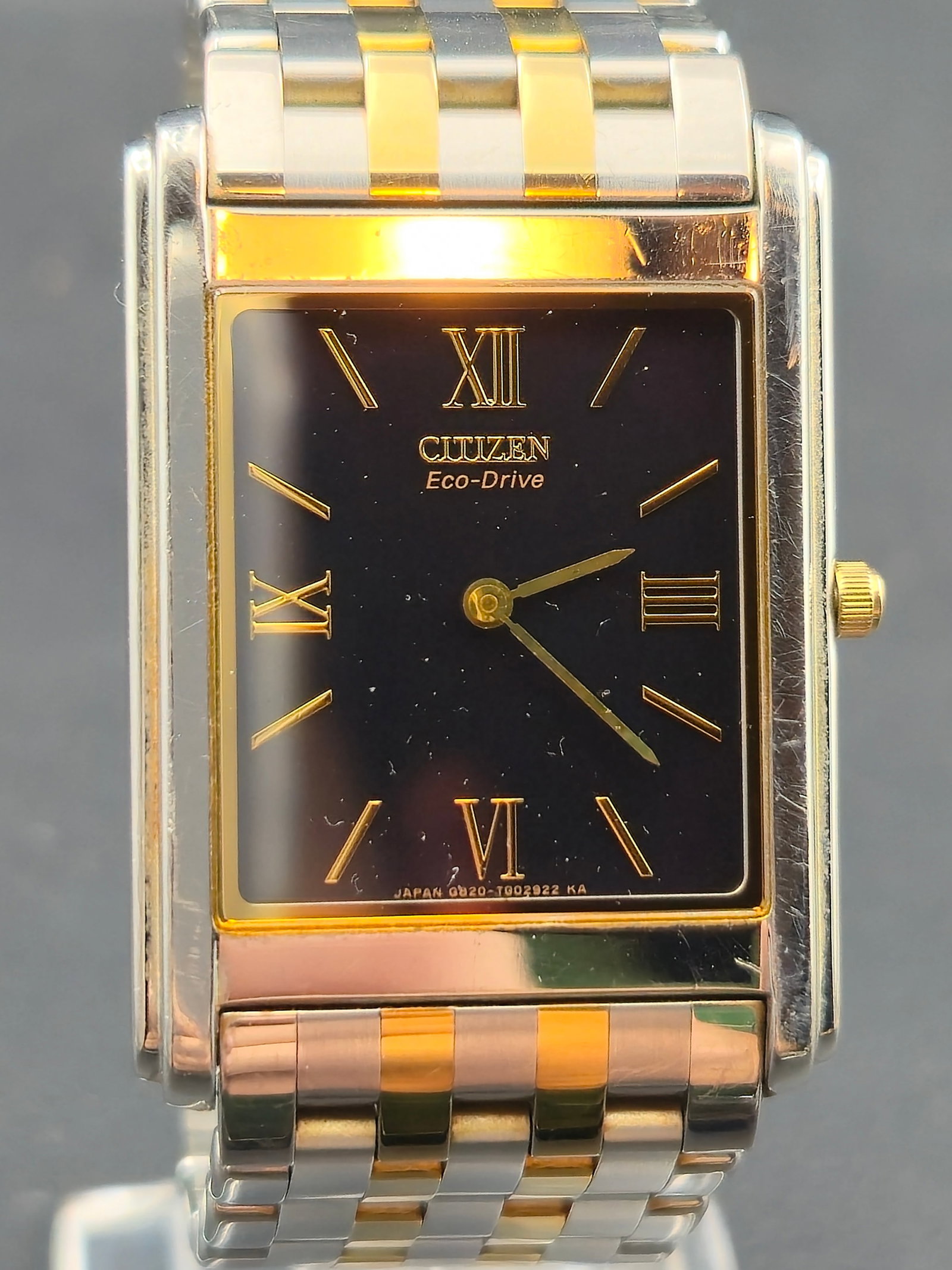 2000 Citizen Eco-Drive G820 27mm Two-Tone Rectangular Sapphire Crystal Watch Running & Keeping Time (1 of 9)