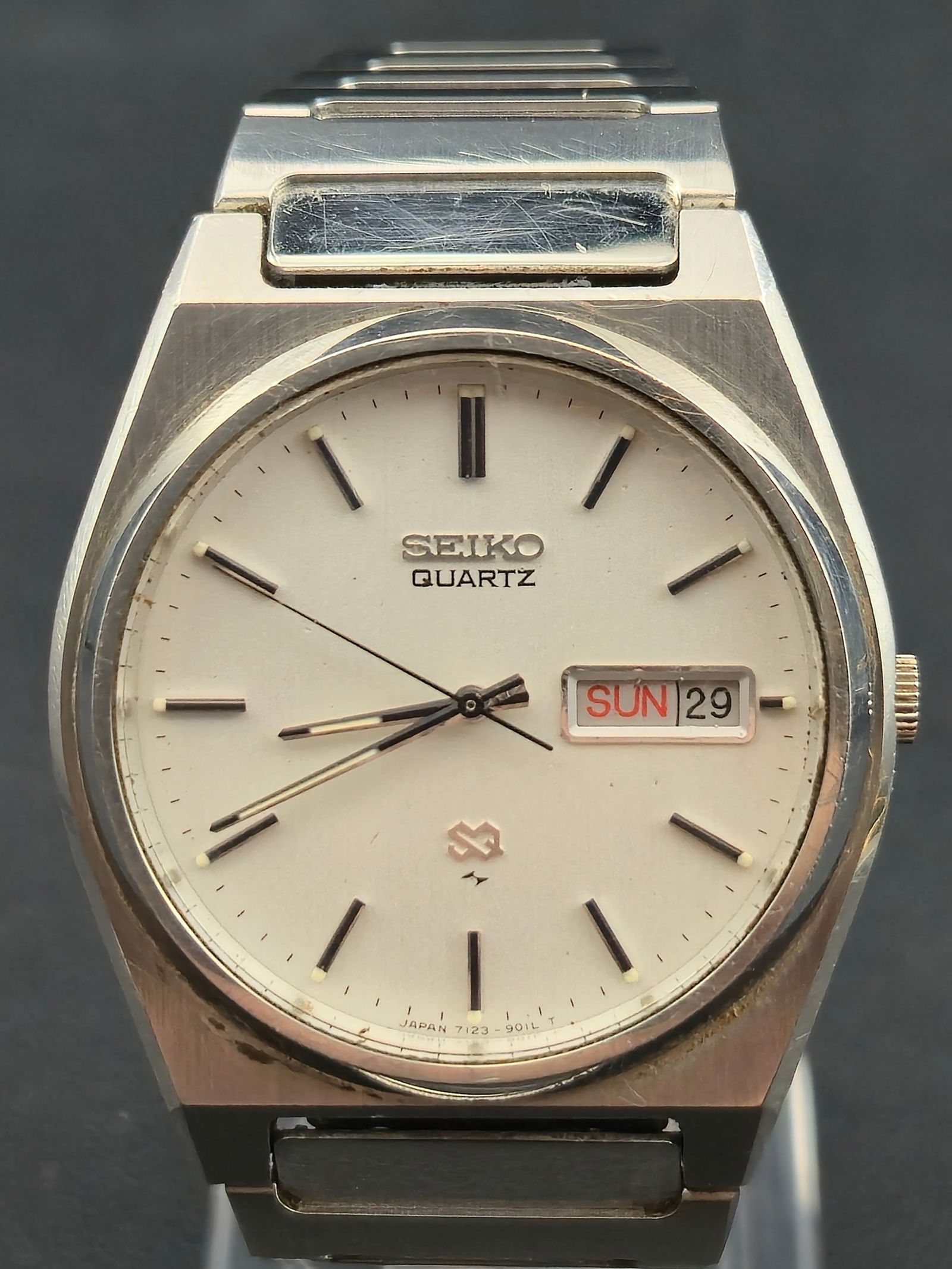 1988 Seiko Quartz 7123-9010 37mm Stainless Steel Day-Date: A vintage 1988 Seiko Quartz Day-Date wristwatch featuring the angular 1980s integrated-bracelet design and the reliable Seiko Cal. 7123 movement. Offered untested, with original stainless steel bracel