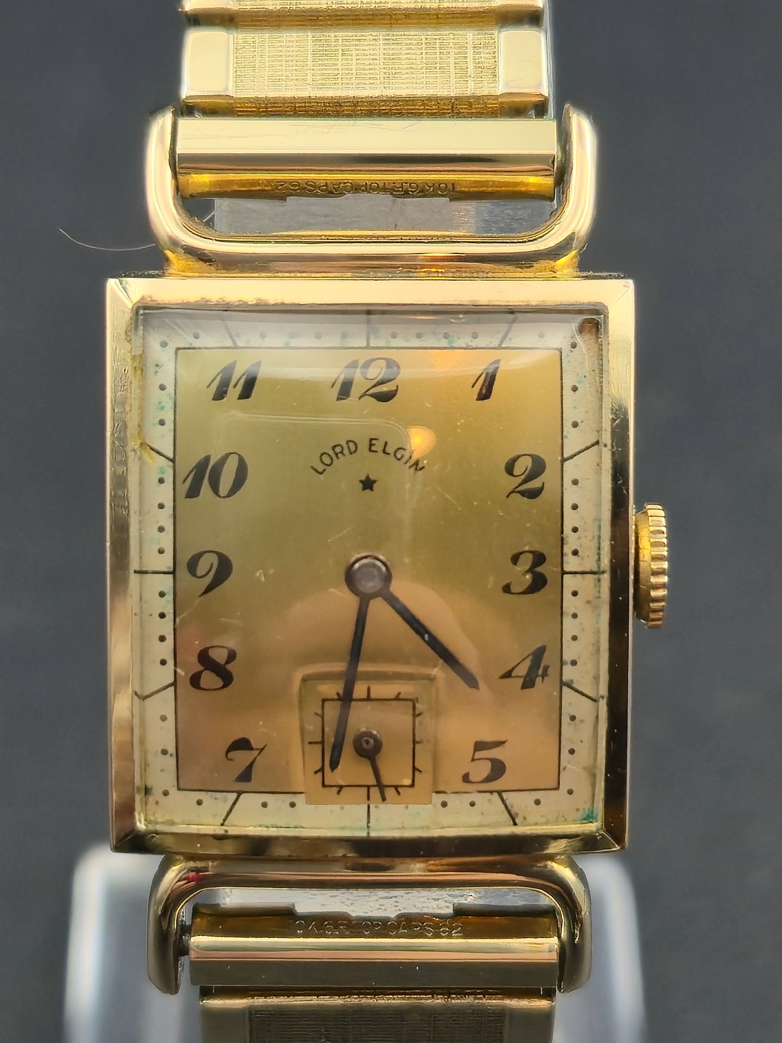1947 Lord Elgin Dress Watch 14K GF 21mm 21J USA Manual Runs APEX Case Mint with Box: Vintage c.1947 Lord Elgin dress watch in mint condition, featuring its original APEX 14K gold-filled case with correct factory stamping 10K G.F. TOP CAPS 62 on the lugs. Powered by the high-grade 21-j