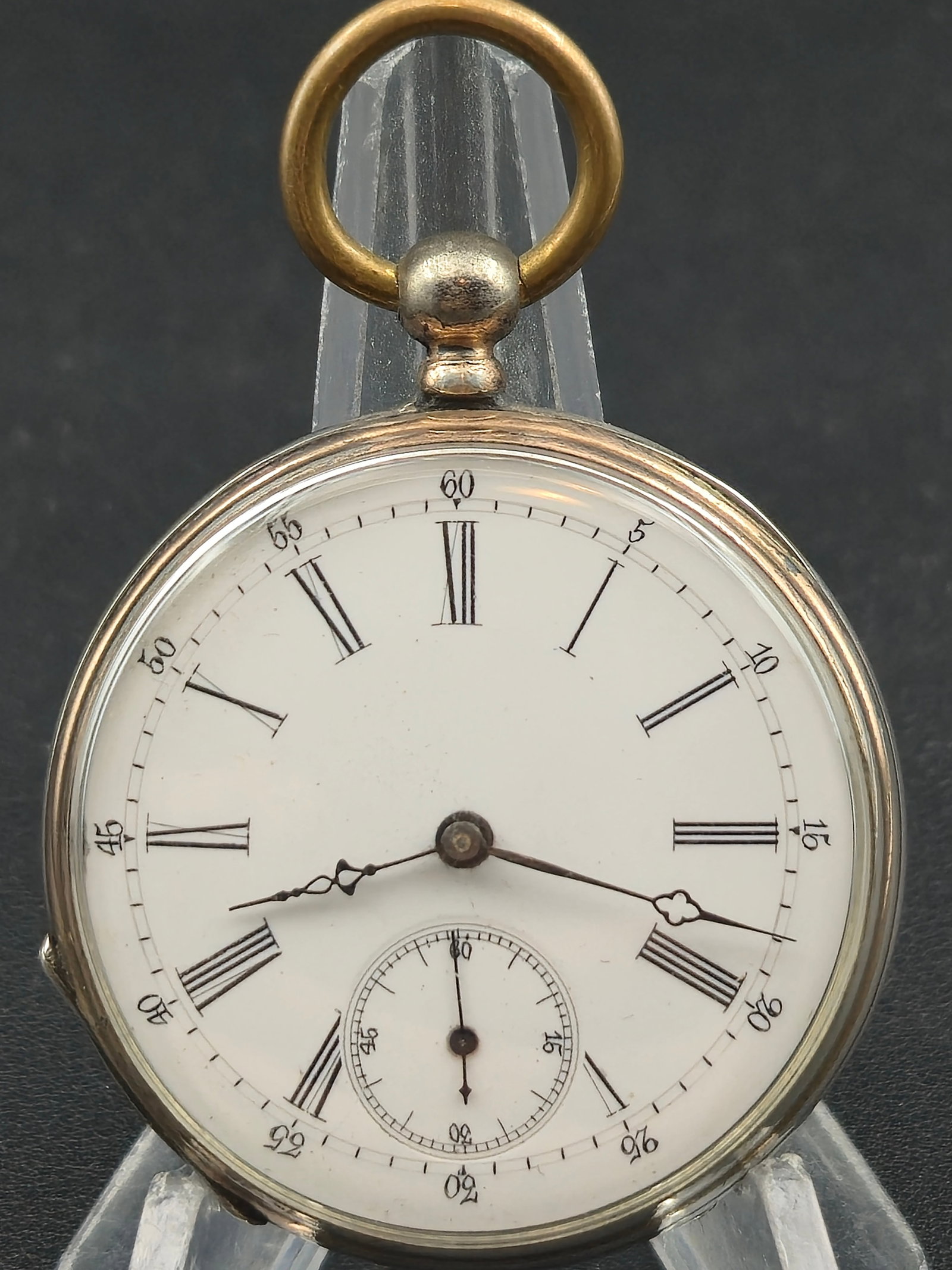 c.1880 Swiss Cylinder Pocket Watch 47mm “Woodsman Log Scene” Engraved Case – Runs: A late-19th-century Swiss cylinder escapement pocket watch featuring a beautifully engraved case depicting a man seated on a log in a forest scene—a classic “Woodsman” motif found on export 