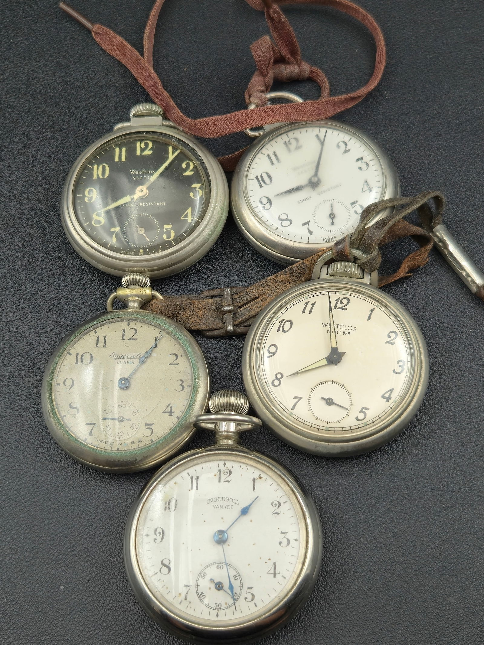 Lot of 5 Vintage Pocket Watches Ingersoll Yankee, Westclox, Bull’s Eye, Ingraham Running: Lot of five vintage pocket watches offered together. This group includes Ingersoll Yankee, Westclox, Ingraham, and Bull’s Eye examples, several with original cords or straps. Movements are mechanica
