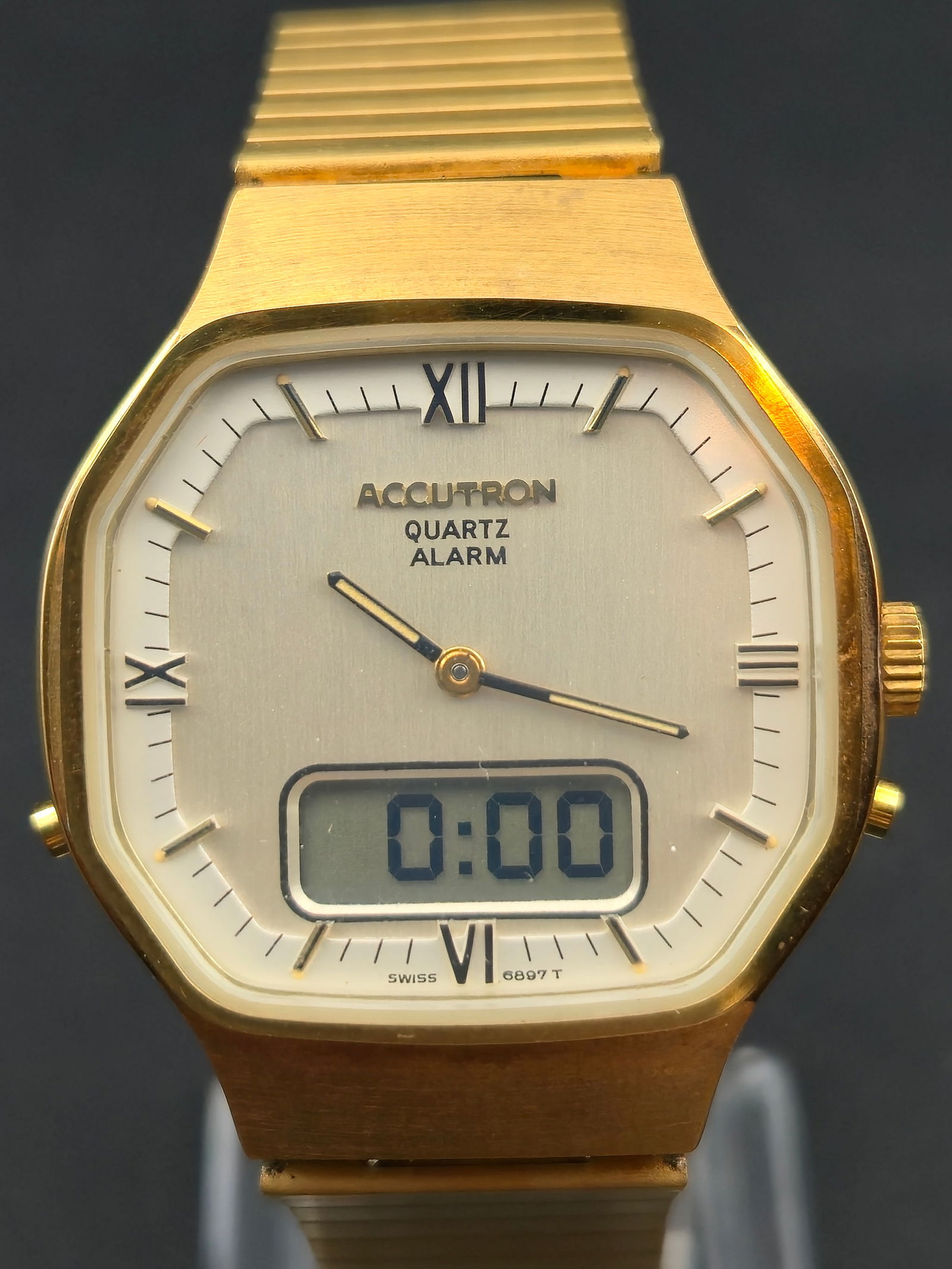 Bulova Accutron Quartz Alarm LCD Gold Tone 32.26mm Original Box Papers New Battery Near Mint (1 of 11)