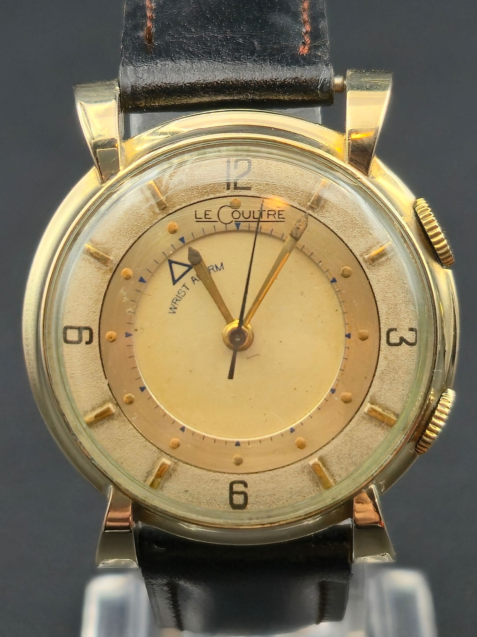 LeCoultre Memovox Alarm Fancy Lugs 1950s Cal 489/1 10K Gold Filled 32mm: Vintage LeCoultre Memovox alarm wristwatch from the 1950s, running and keeping time at the time of listing. This watch features a dual crown design for time setting and alarm operation and distinctive