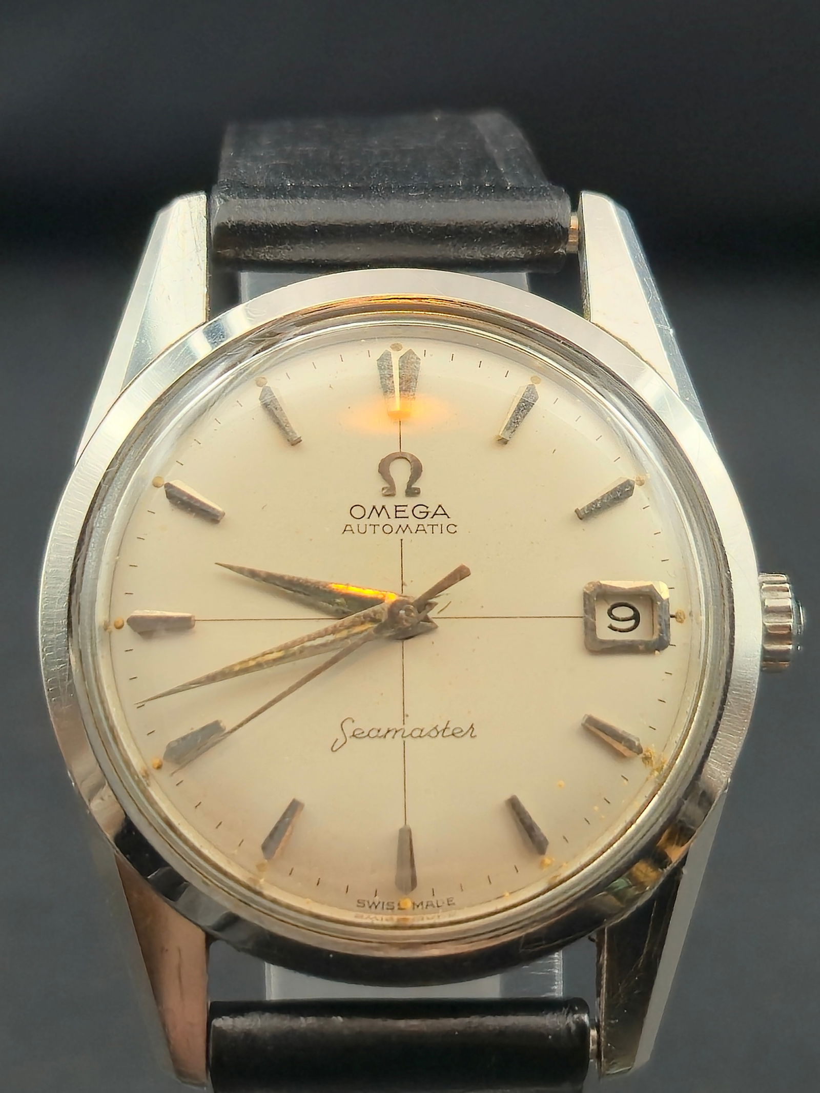 c.1960 Omega Seamaster Ref 14701-1 SC 33.43mm Crosshair Dial Auto Cal 562 24J: Omega Seamaster wristwatch with crosshair dial. Caseback marked 14701-1 SC. Case size 33.43 mm (calipers shown). Automatic movement shown. Runs. Service suggested.Itemized Details:Brand: OmegaModel: S