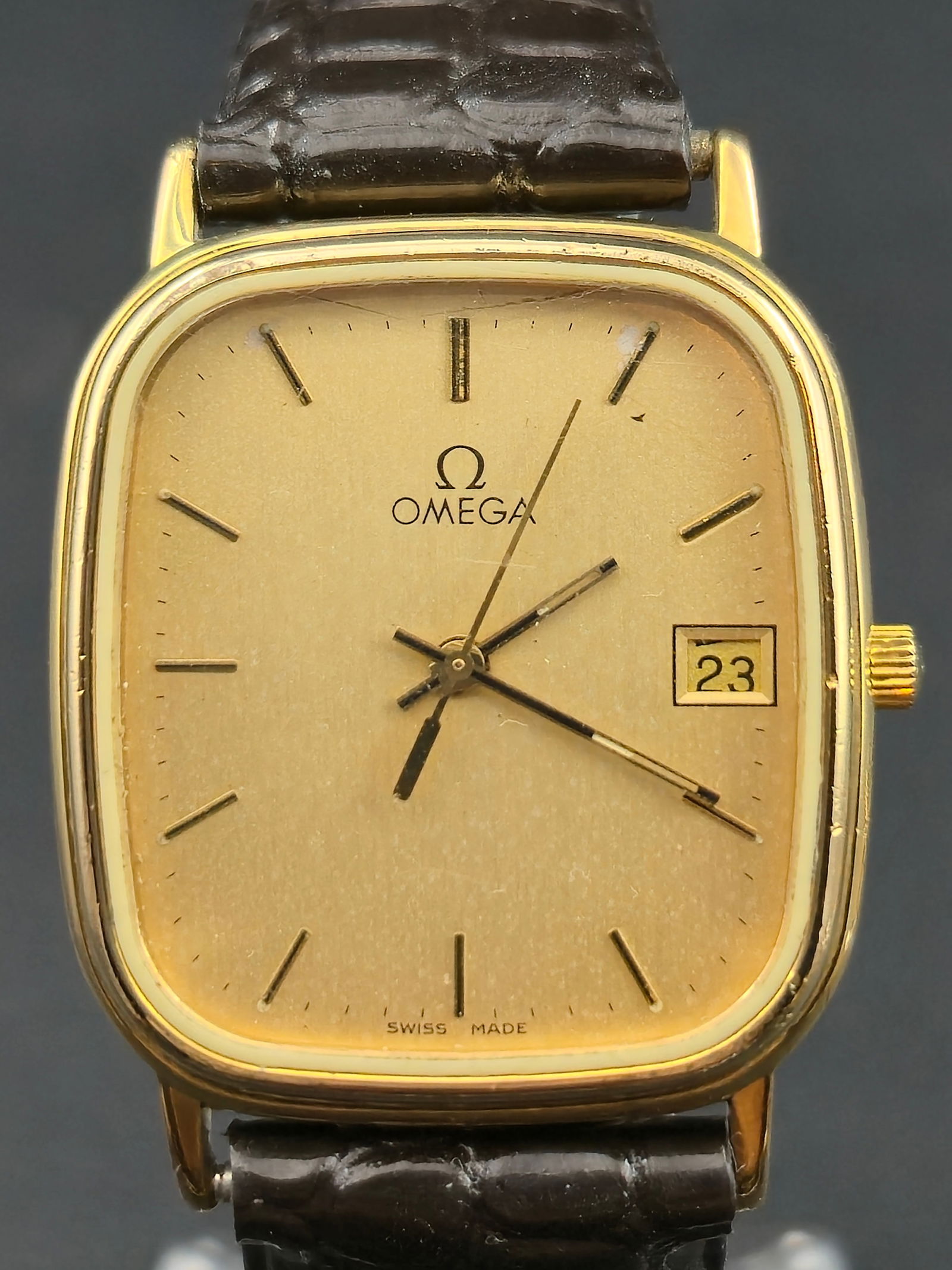 Omega Quartz Rectangular Gold-Plated Ref. 196.0267 Cal. 1430 28.59mm Date (1 of 9)