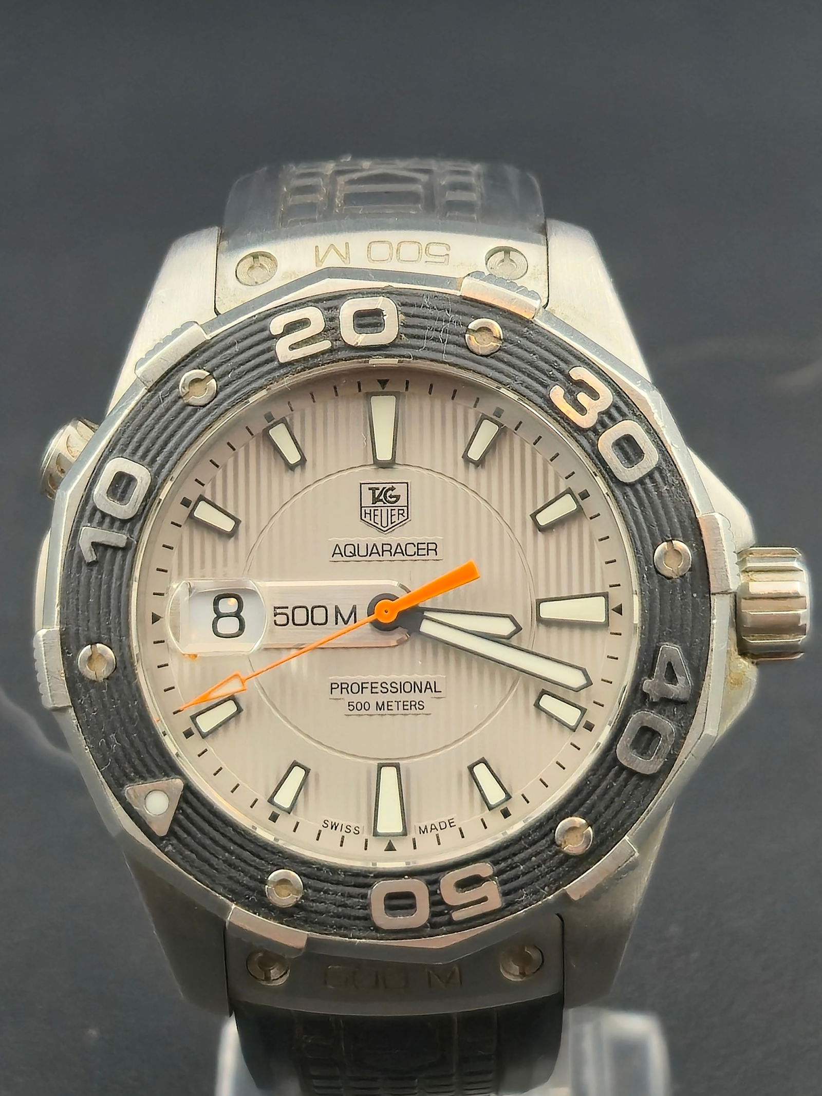 TAG Heuer Aquaracer 500M Quartz Diver 45.1mm Rubber Strap: TAG Heuer Aquaracer Professional quartz dive watch with stainless steel case and black rotating bezel. Dial signed TAG Heuer Aquaracer, marked Professional 500 Meters, with applied luminous hour marke