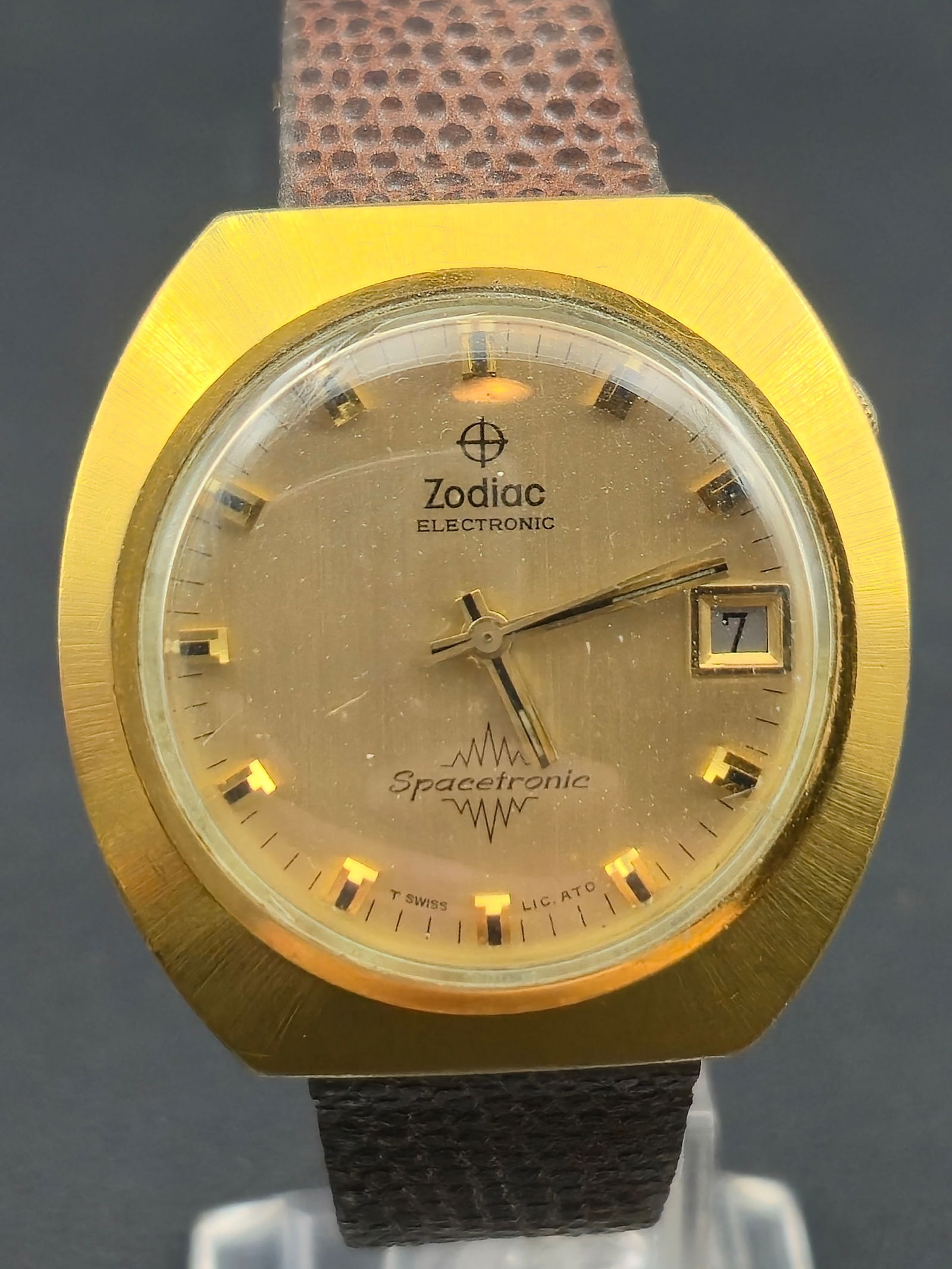 Zodiac Electronic SpaceTronic Date Gold-Tone Stainless Steel Wristwatch 36.5mm (1 of 11)