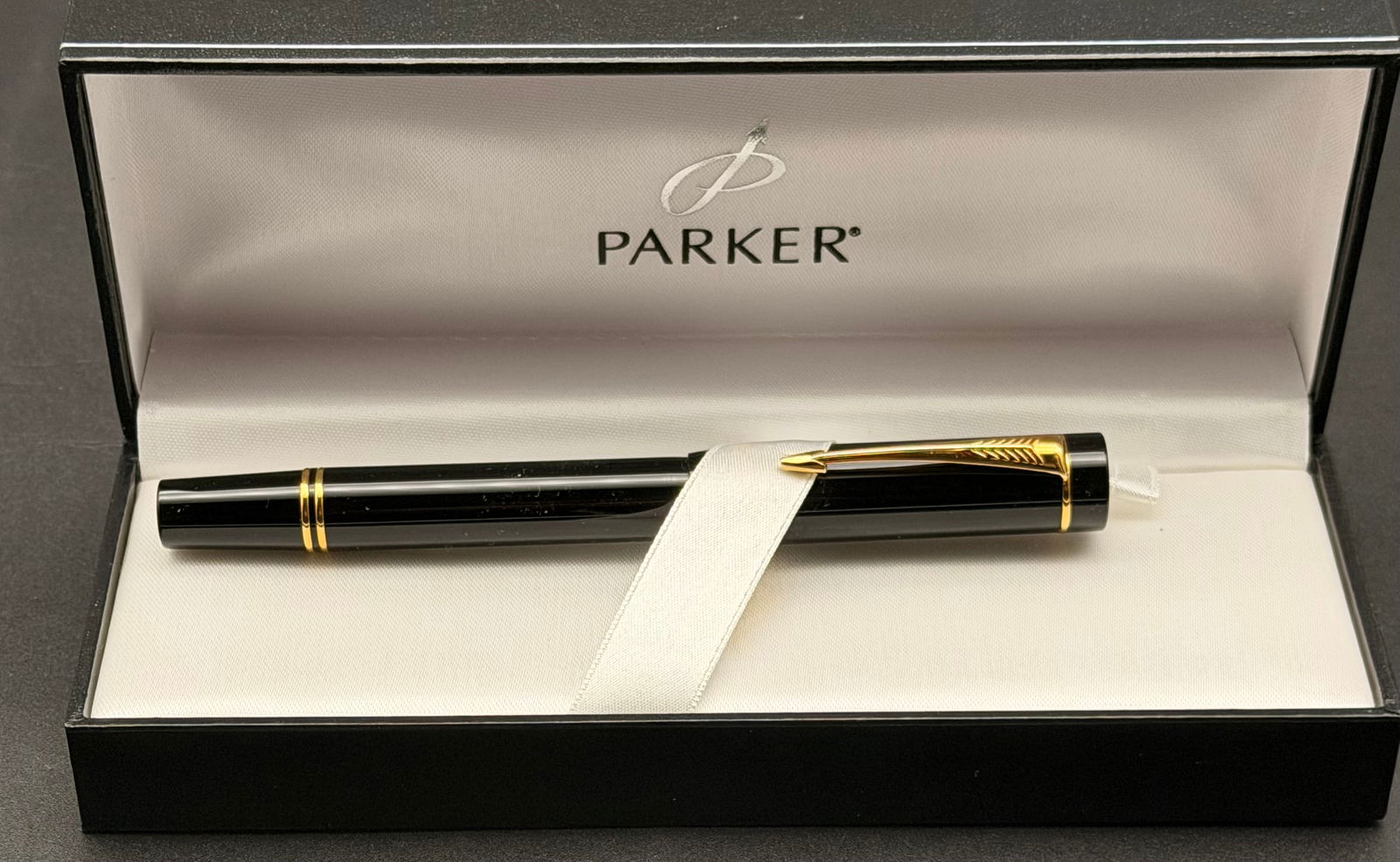 Title: Parker Premier Fountain Pen Black Lacquer Gold Trim (1 of 6)