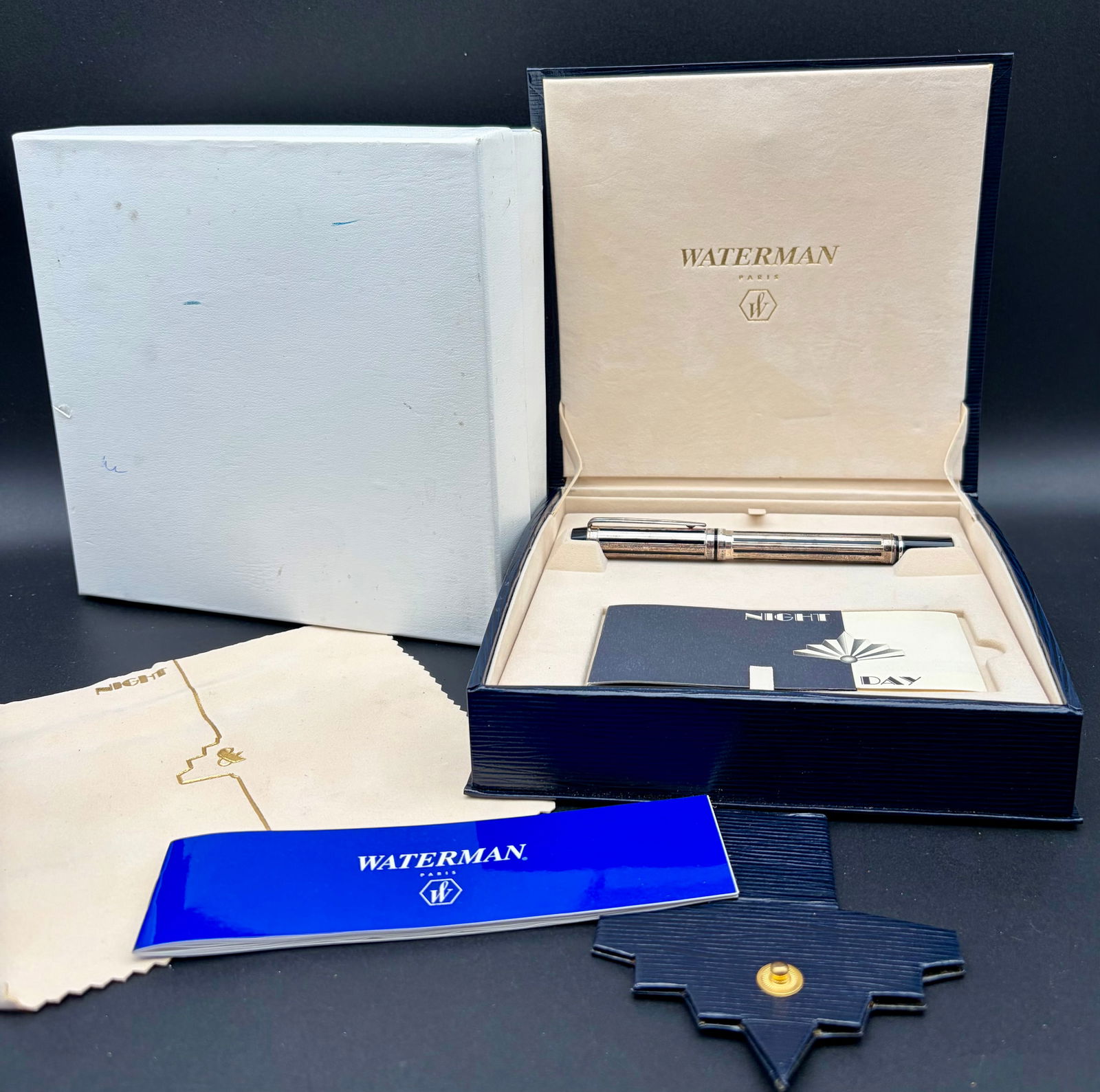 Waterman Paris “Night & Day” Pen in Box: Elegant Waterman Paris writing instrument set presented in its original luxury case with booklet and accessories. This refined “Night & Day” edition features a sleek metal pen with polished an