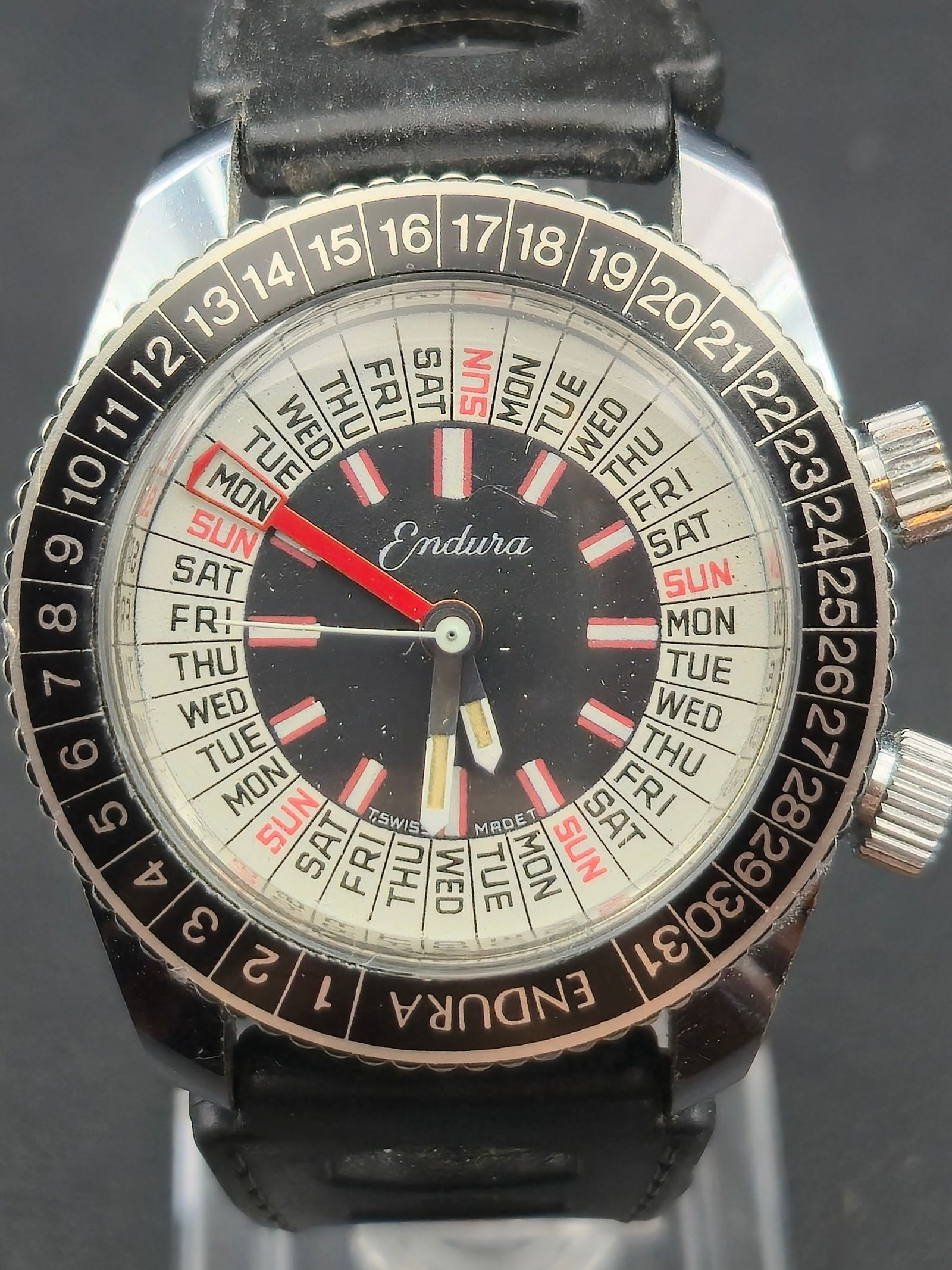 1960s Endura Perpetual Calendar Mechanical Wristwatch – 37mm – Swiss (1 of 9)