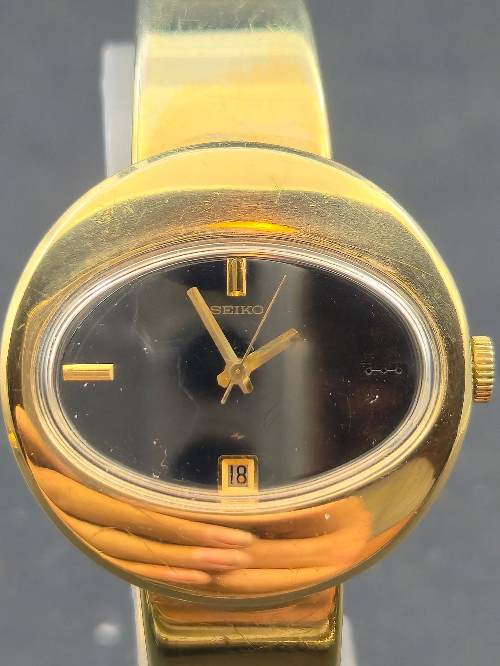 1970s Seiko Oval Dress Watch – Cal. 2202 – 17J – Gold-Tone – 31mm – Running (1 of 11)