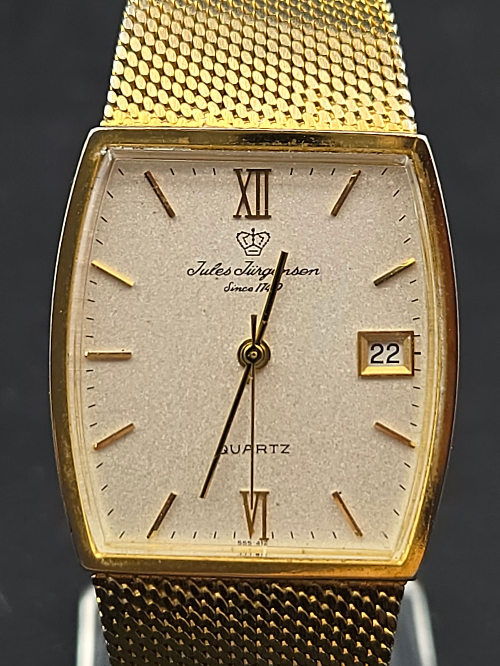 Jules Jurgensen Late 20th C Quartz Rectangular Dress Watch Steel Back Ref 4265/7: Classic rectangular Jules Jurgensen quartz dress watch from the late 20th century, featuring a champagne textured dial with applied gold indices, Roman numerals at XII and VI, and a framed date window