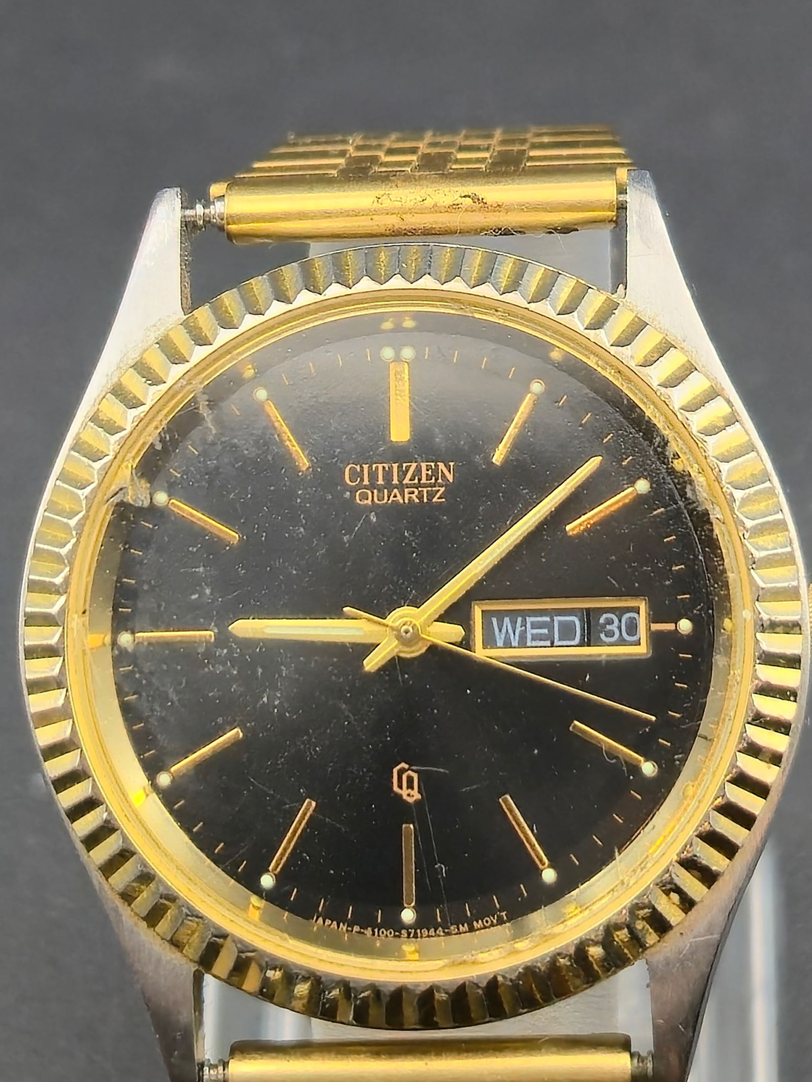 Citizen Quartz Day-Date Wristwatch – Ref. 6100-S28589 – 35mm (1 of 8)