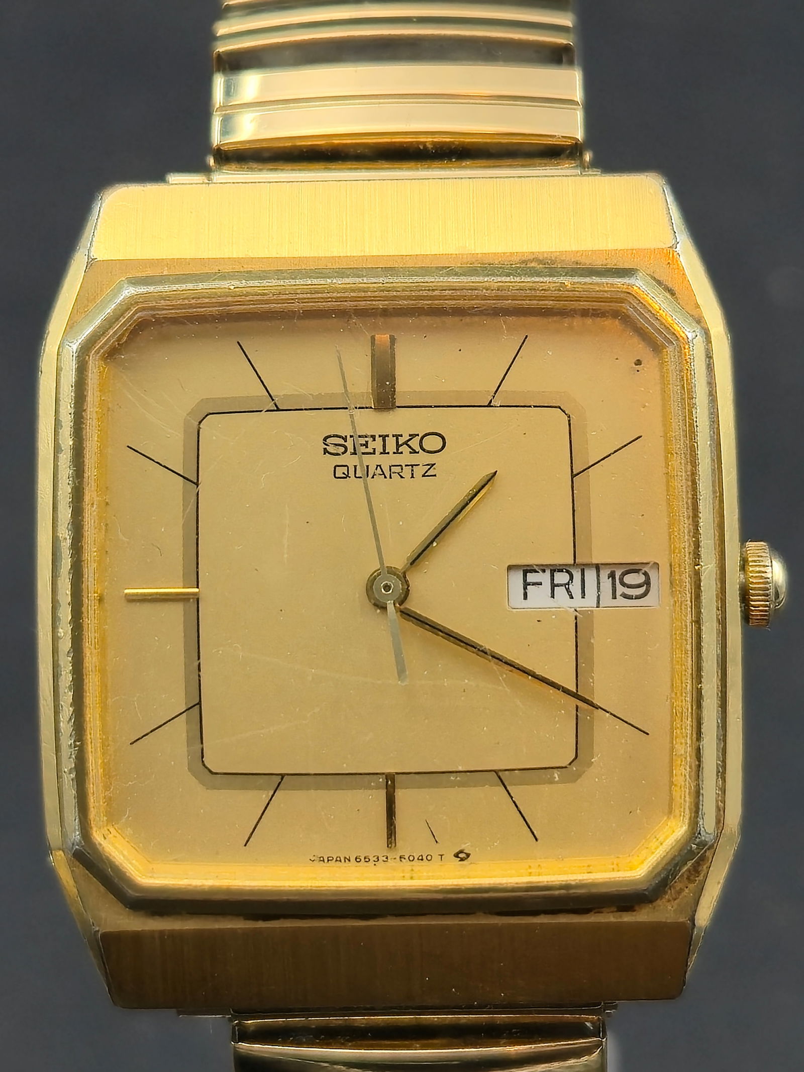 Seiko Quartz Day-Date – Ref. 6533-5040 – Gold-Tone Square Case – c.1970s (1 of 10)