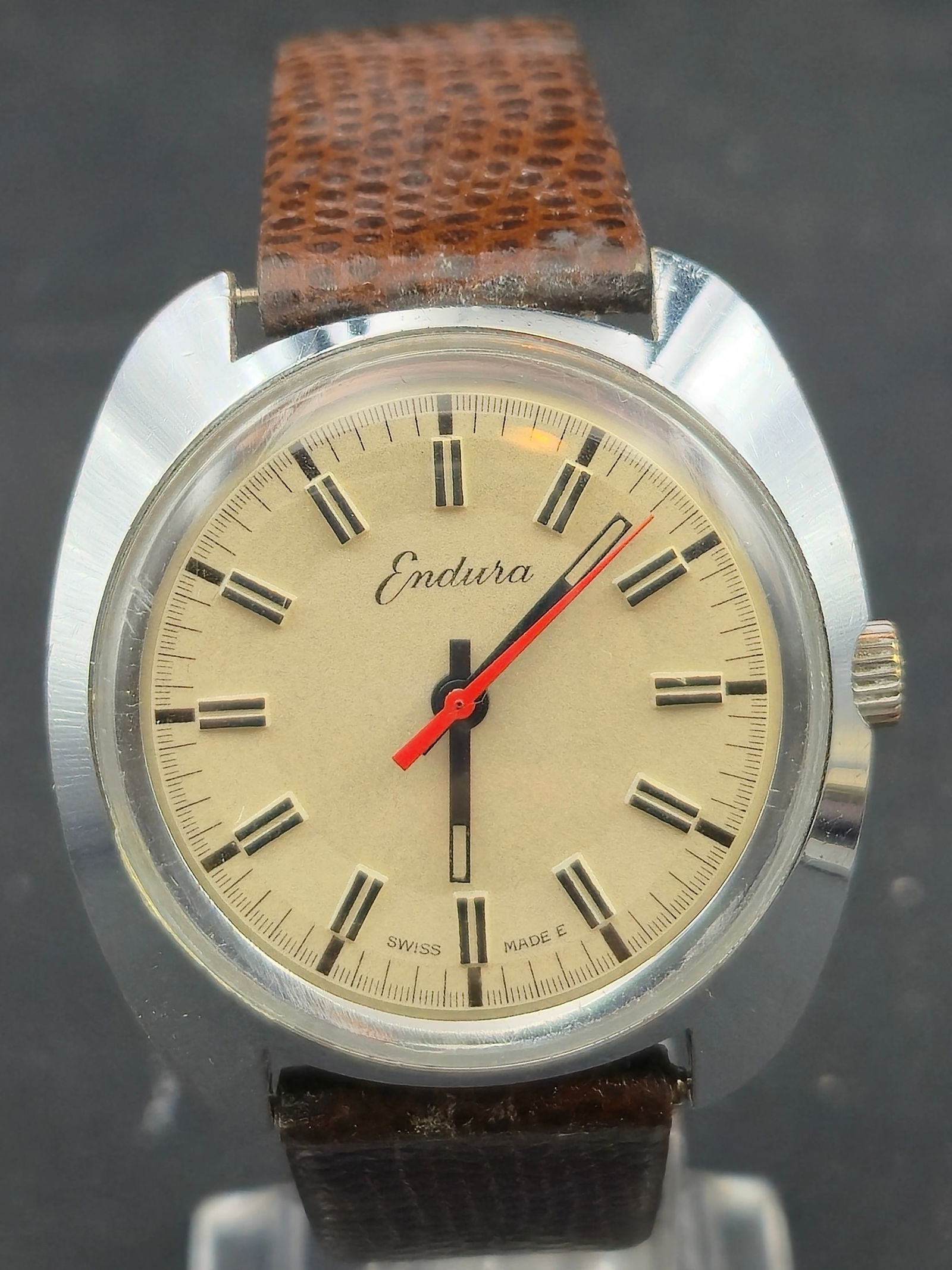 Endura Mechanical Wristwatch – Silver-Tone – c.1960s–1970s (1 of 9)