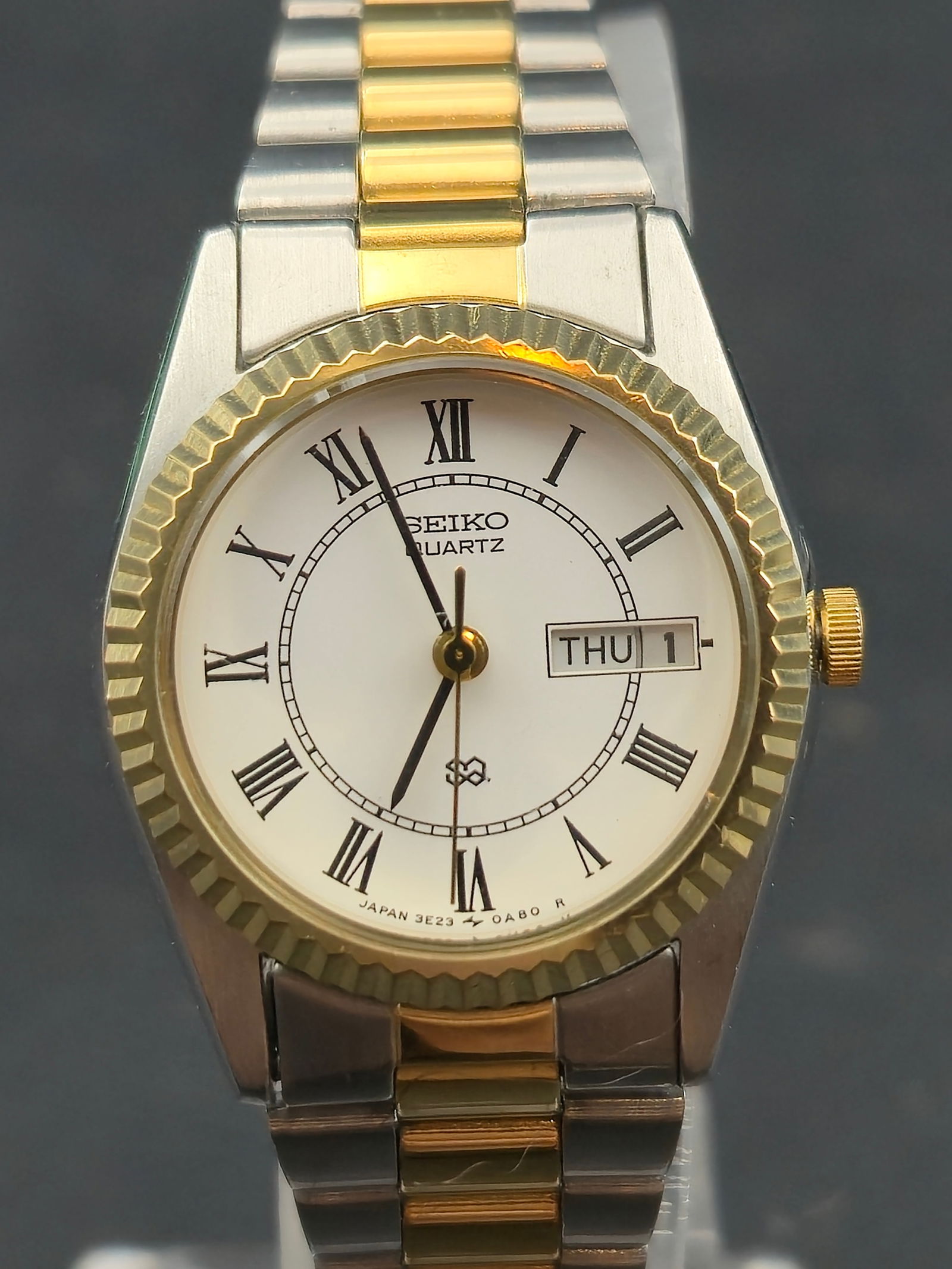 1990s Seiko Quartz Day-Date Two-Tone Roman Dial Wristwatch (1 of 9)