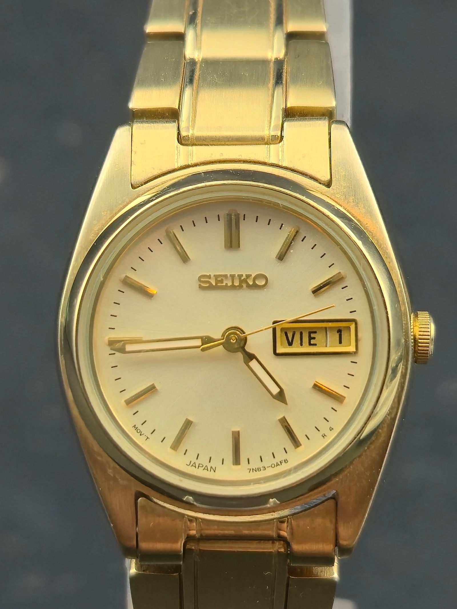 Seiko Ladies Quartz Day-Date Gold-Tone Watch 24mm Running (1 of 10)