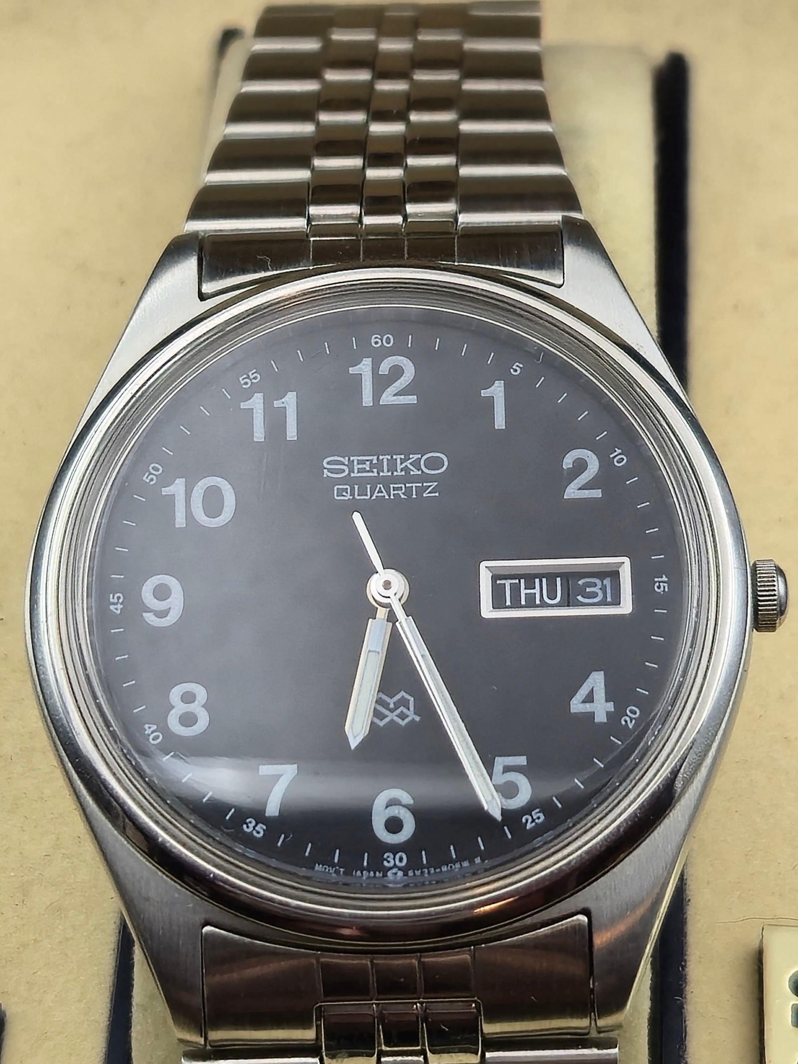 Seiko Quartz Day-Date Black Dial Stainless Steel 35mm Box Japan (1 of 11)