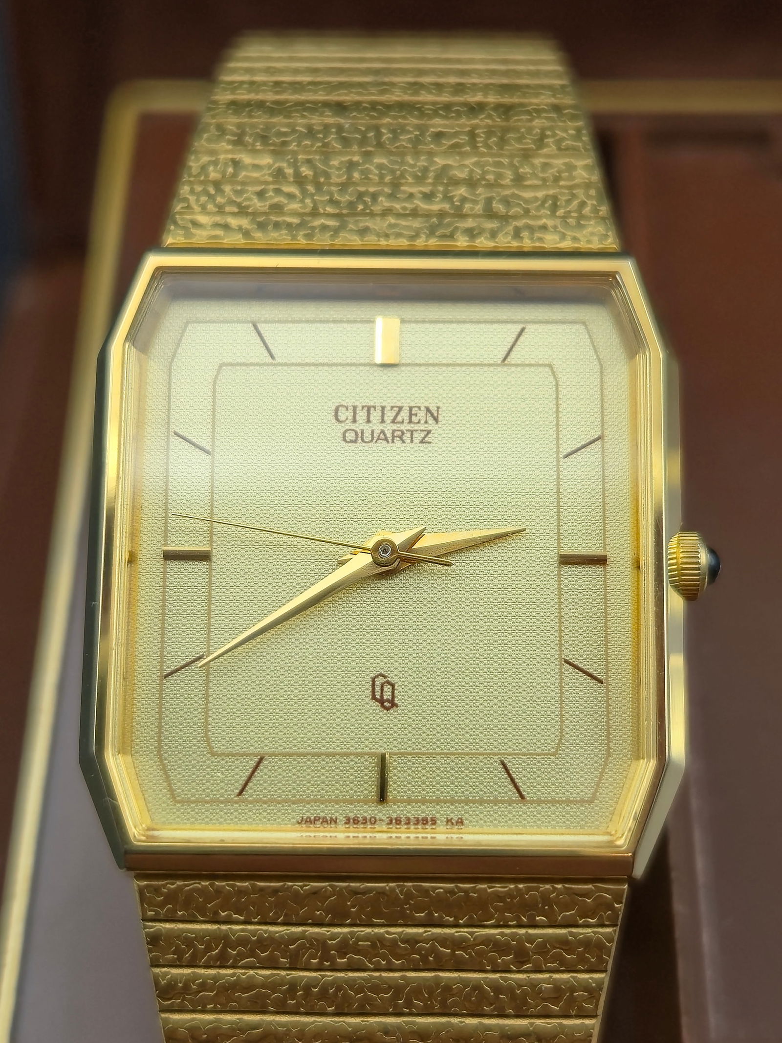 Citizen Quartz Rectangular Gold Tone Base Metal Watch 25mm Full Set (1 of 11)