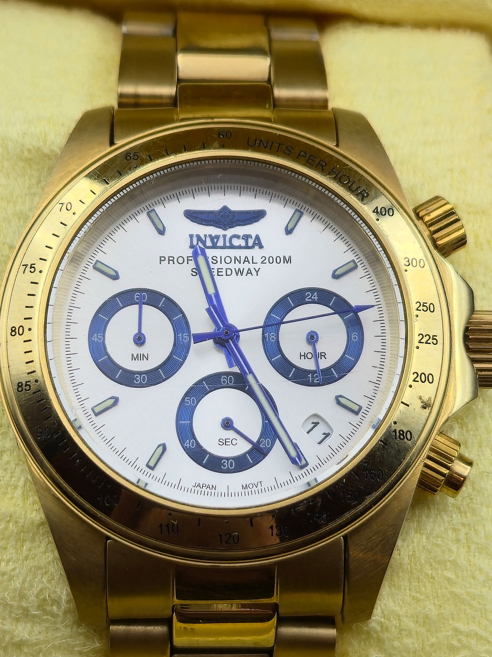 Invicta Speedway Chronograph 17312 Gold Tone 42mm Full Set (1 of 11)