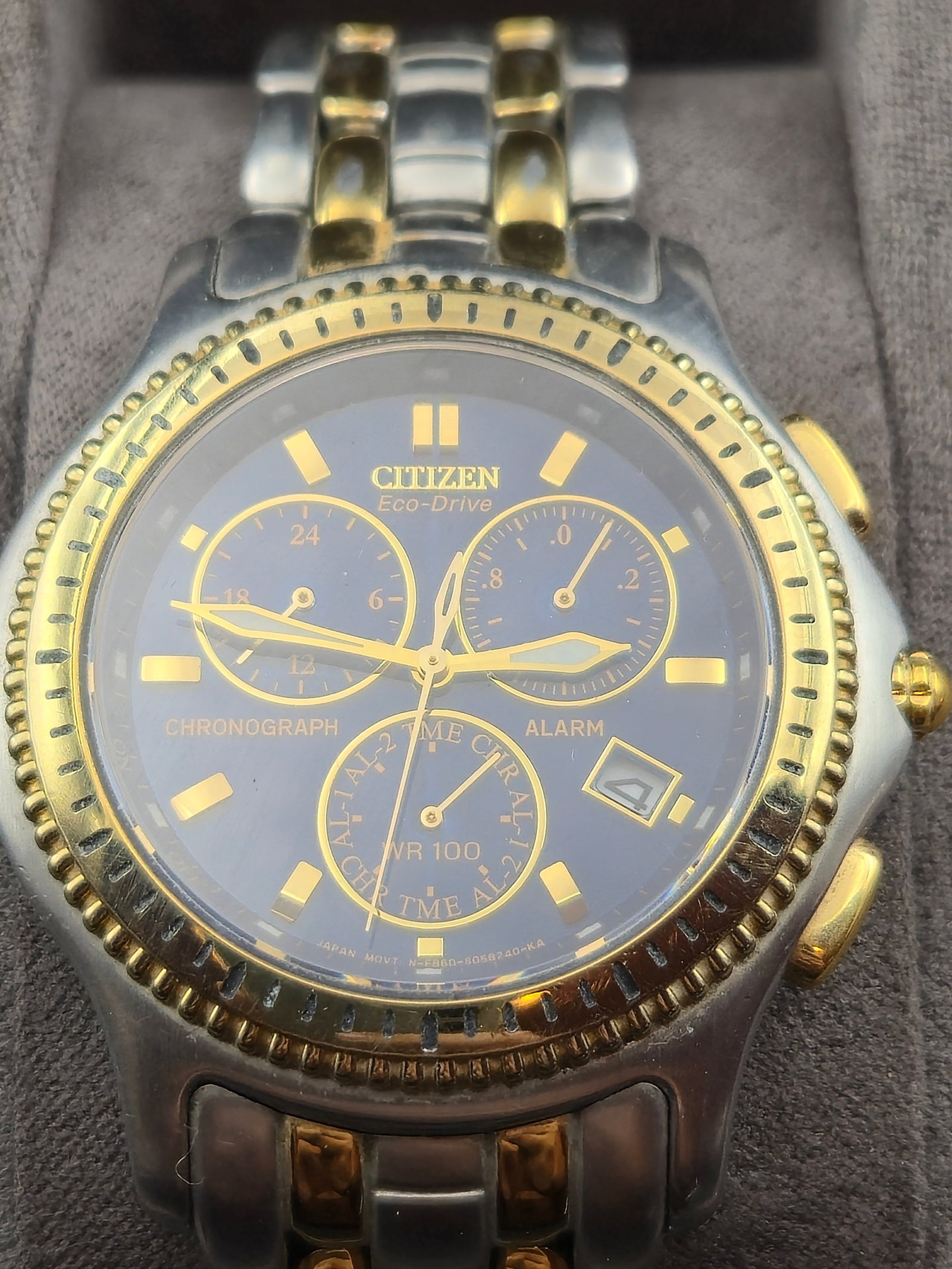Citizen Eco-Drive H560-S034680 Two-Tone Chronograph WR100 41mm (1 of 12)