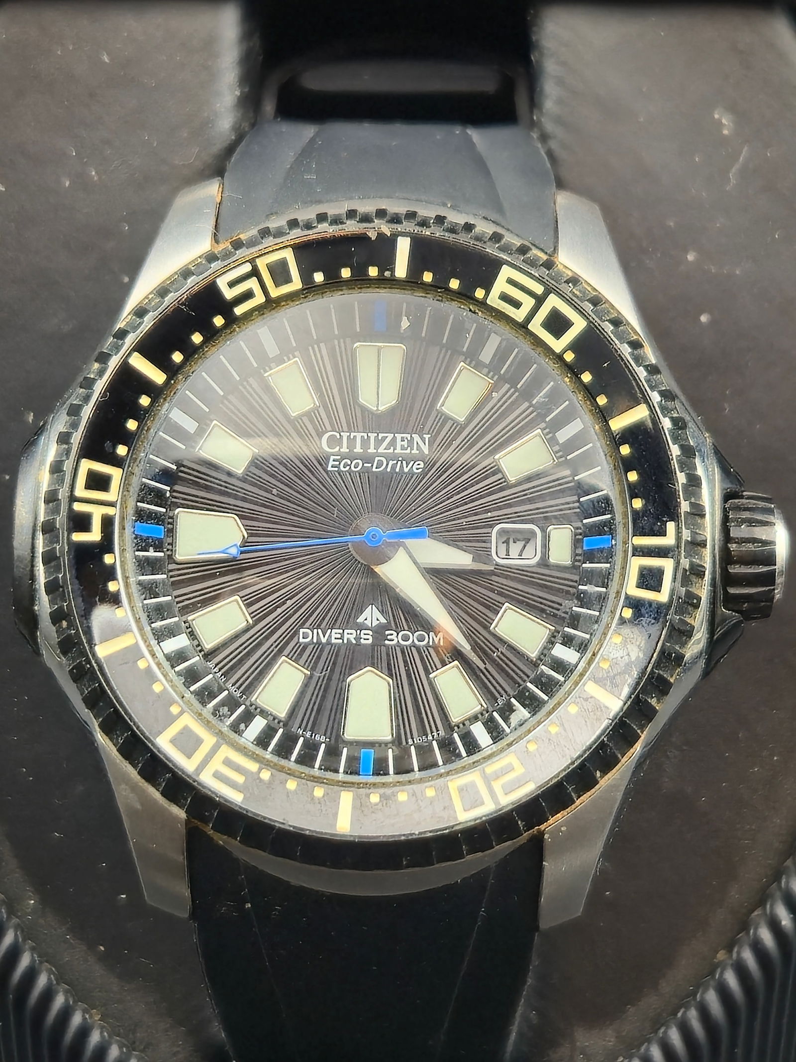 Citizen Promaster Eco-Drive Diver 300M E168-S0708 Black Dial 37mm Running w Box (1 of 11)