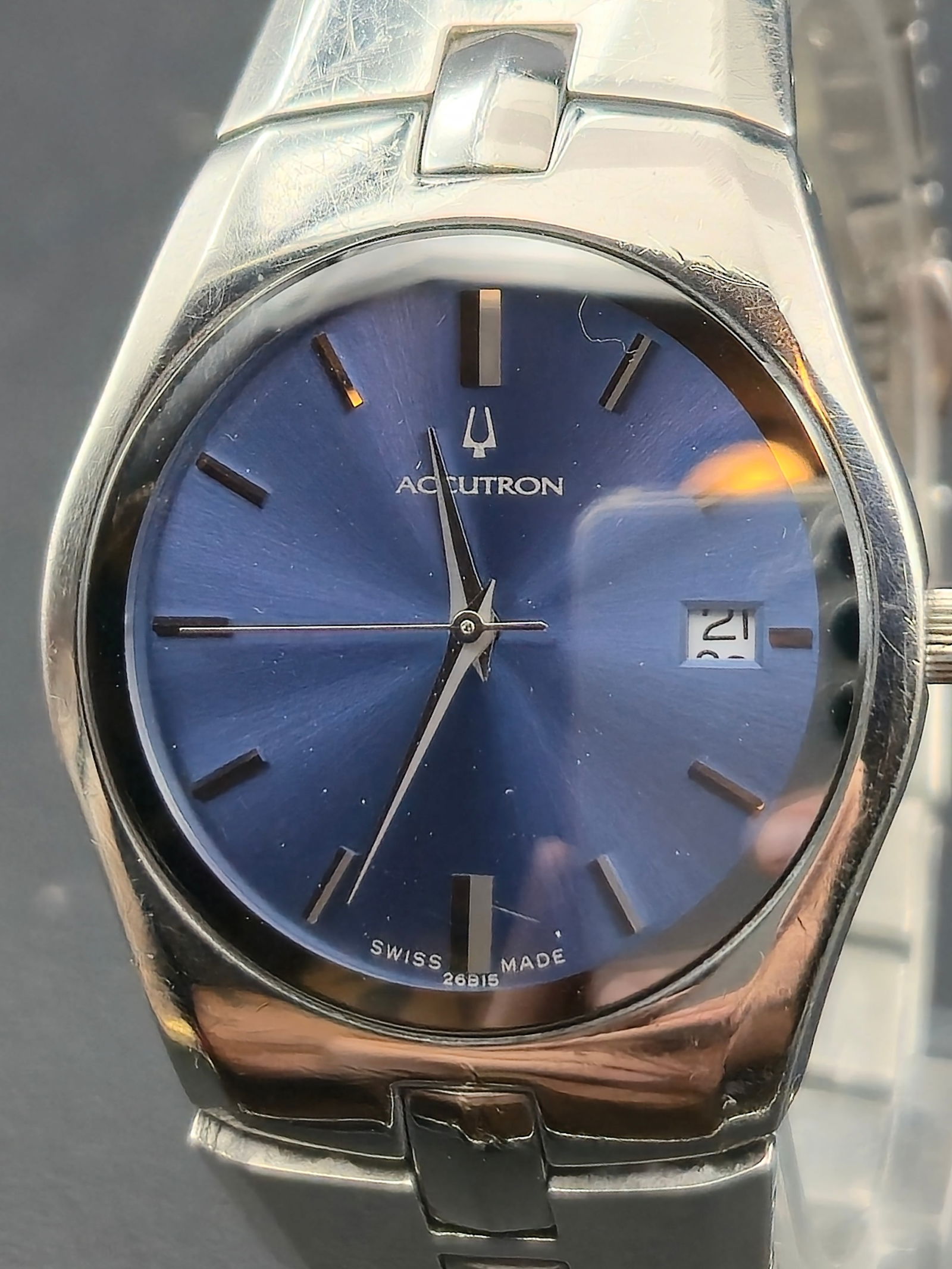 1990s Bulova Accutron Swiss 26B15 Blue Dial Stainless Steel 34mm Quartz Wristwatch (1 of 10)