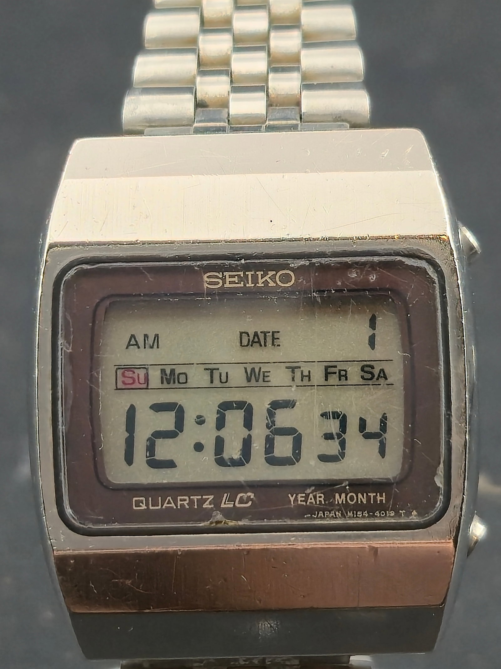 1980s Seiko Quartz LCD M154 Stainless Steel Digital Wristwatch 34mm (1 of 10)