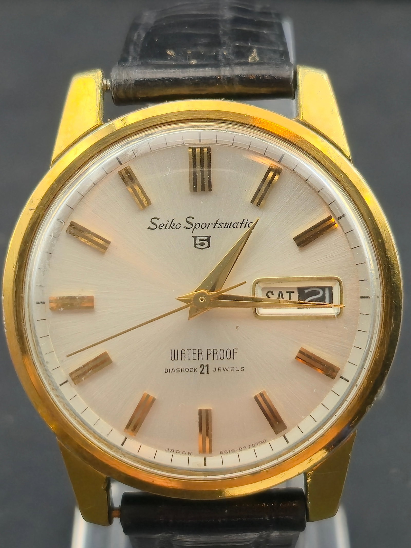 1965 Seiko Sportsmatic 5 6619 21J Gold Tone 36mm Automatic Wristwatch: Vintage Seiko Sportsmatic 5 automatic wristwatch dating to 1965, determined from the Seiko serial number 5754854 visible on the caseback. This watch features a silver tone dial signed Seiko Sportsmati