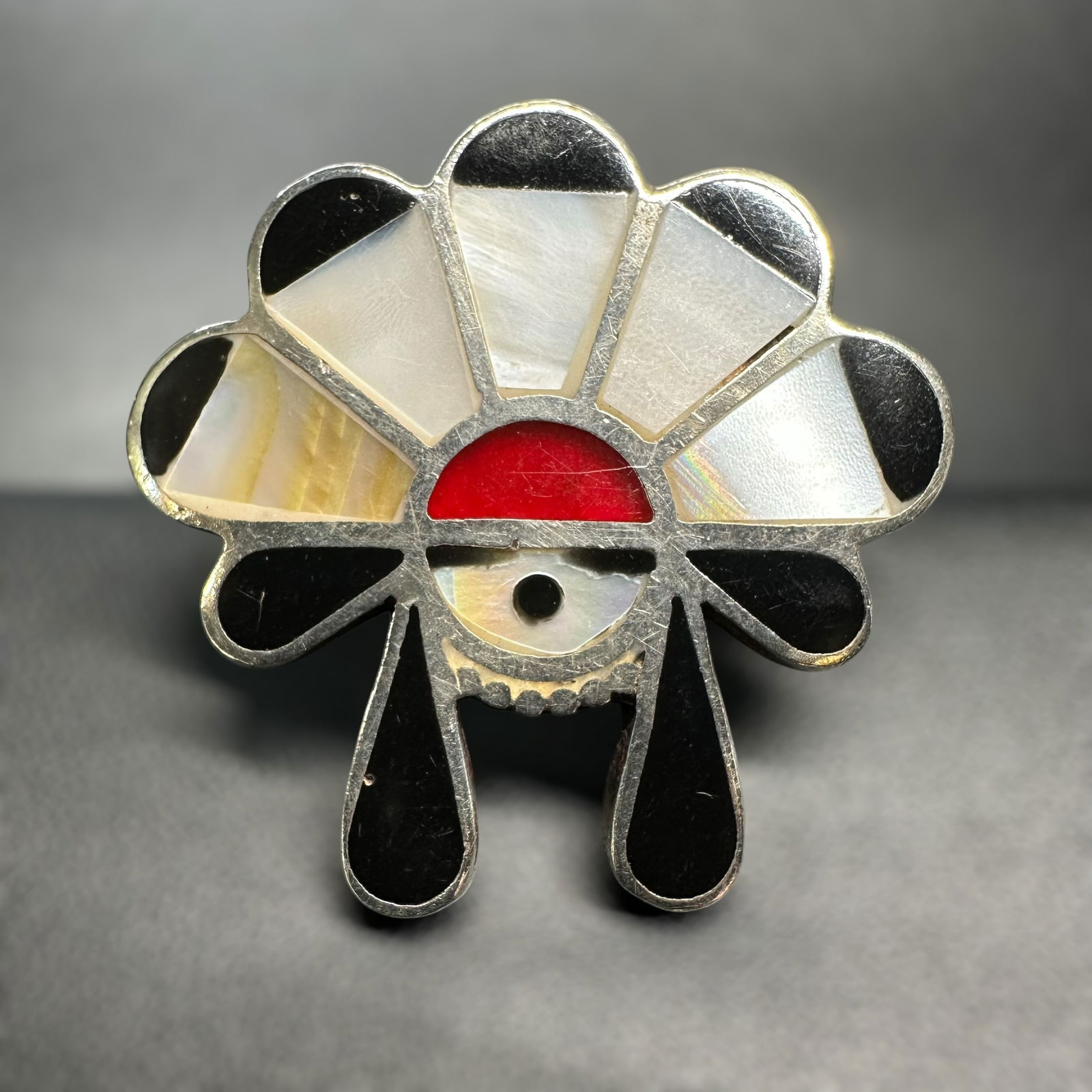 Sz.6.5/15g Native American Zuni Sterling Silver Onyx Coral Mother of Pearl Kachina Inlay Ring: Sz.6.5/15g Native American Zuni Sterling Silver Onyx Coral Mother of Pearl Kachina Inlay Ring: Brand/Model: Unknown.No hallmark.Manufacturer Location: Unknown.Year Produced: Unknown.Condition: Overall