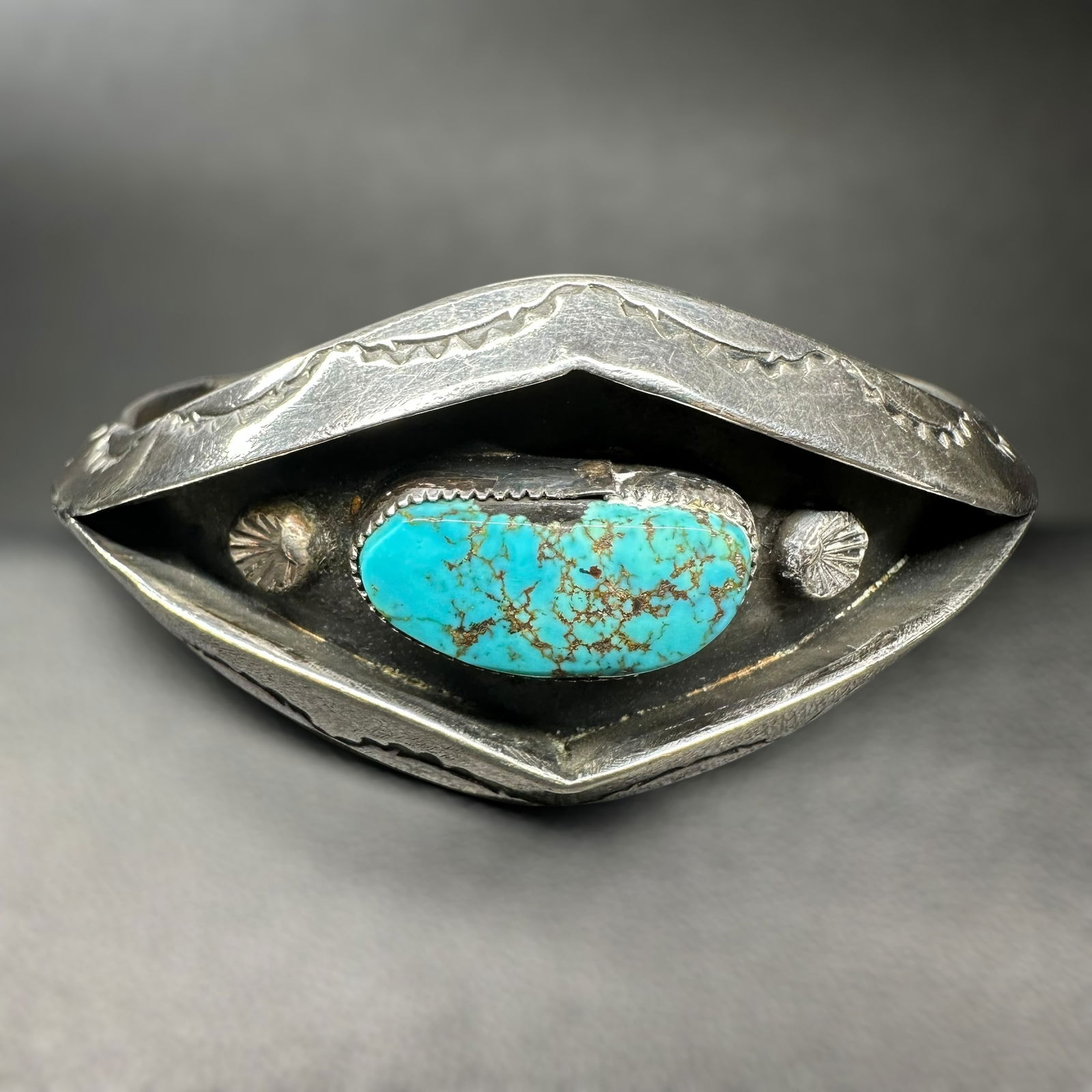 Sz6.5"/57g Native American Navajo Sterling Silver Turquoise Shadowbox Cuff Bracelet (1 of 9)