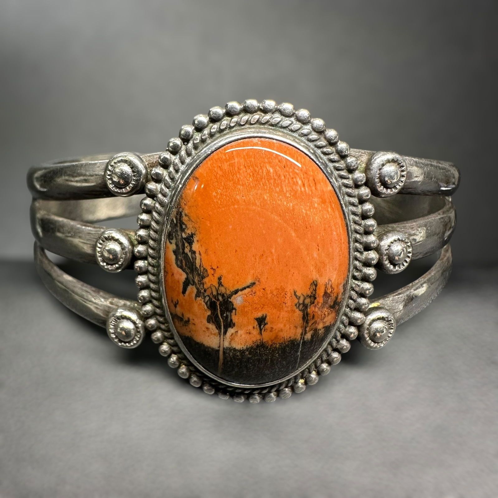 6.5"/38g Native American Navajo Sterling Silver Red Jasper Cuff Bracelet: 6.5"/38g Native American Navajo Sterling Silver Red Jasper Cuff Bracelet:Brand/Model: Unkown, Native American; no hallmark.Location: Unknown.Year Produced: Unknown.Condition: Overall good vintage cond