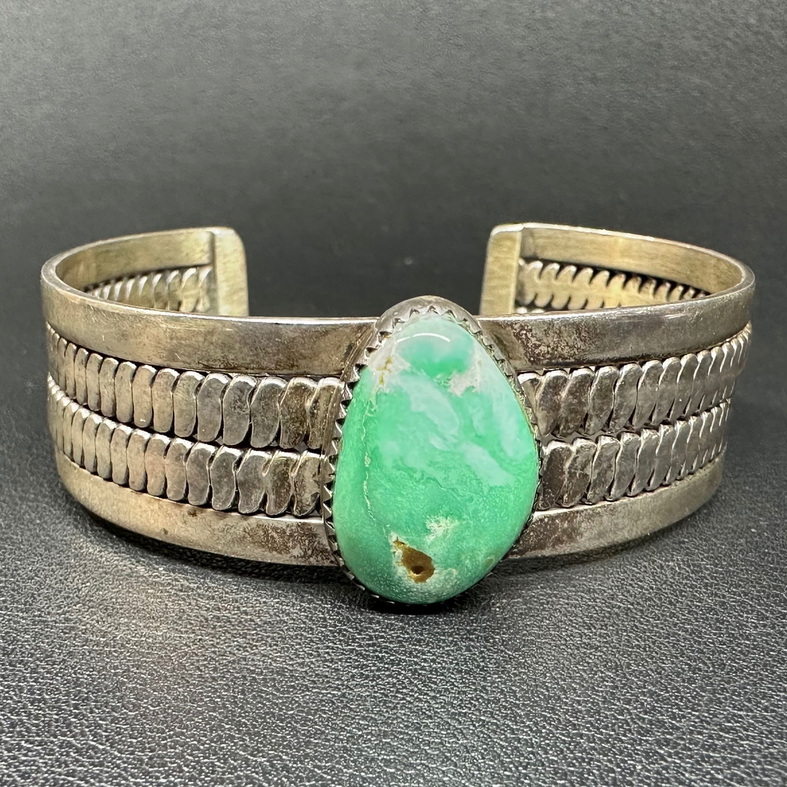 6.5"/39g Vintage Native American Sterling Silver & Turquoise Cuff Bracelet Hallmark "P.T.C" (1 of 10)