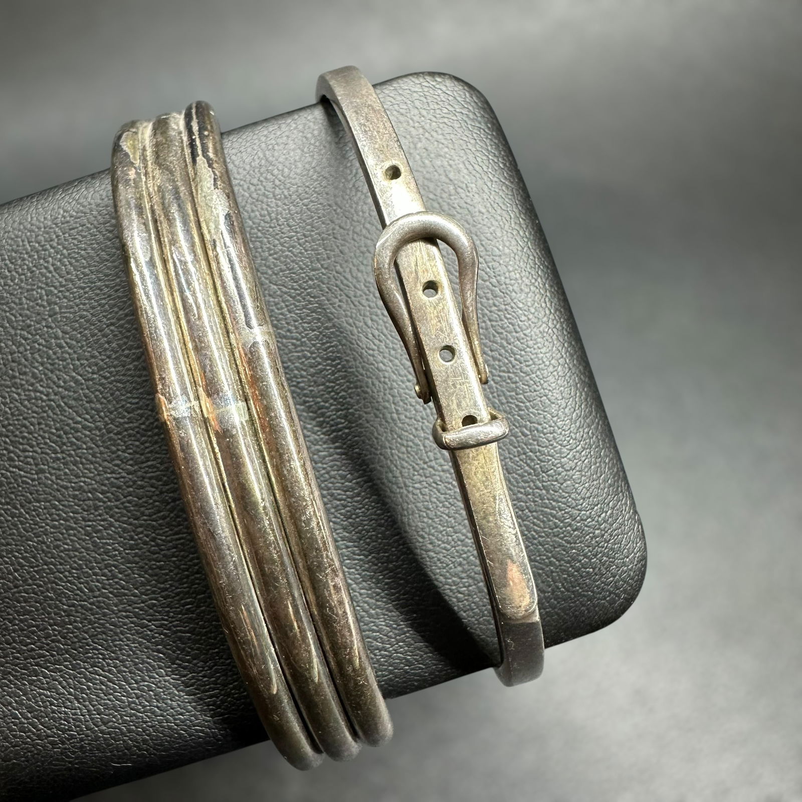 6.5"-7.5”/51g Mexican 925 Sterling Silver Bracelet Lot: 6.5"-7.5”/51g Mexican 925 Sterling Silver Bracelet Lot:Brand/Model: Unidentified artisan. Hallmark/stamp with "CLI"(sp?)Manufacturer Location: Mexico. Year Produced: UnknownCondition: Overall go