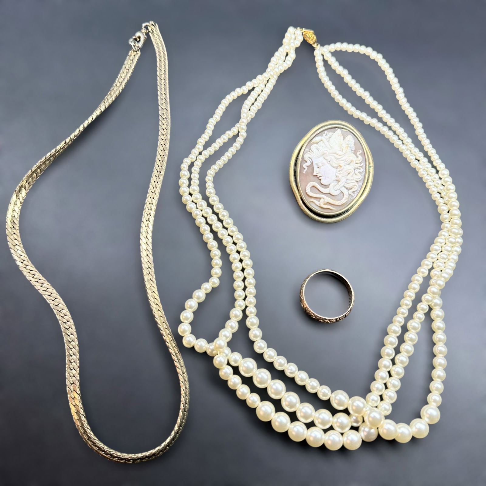 Sz.12/18"/72g Cameo Brooch Gold Tone Chain, 18K Gold Plated Ring & Faux Pearl Necklace Lot (1 of 15)