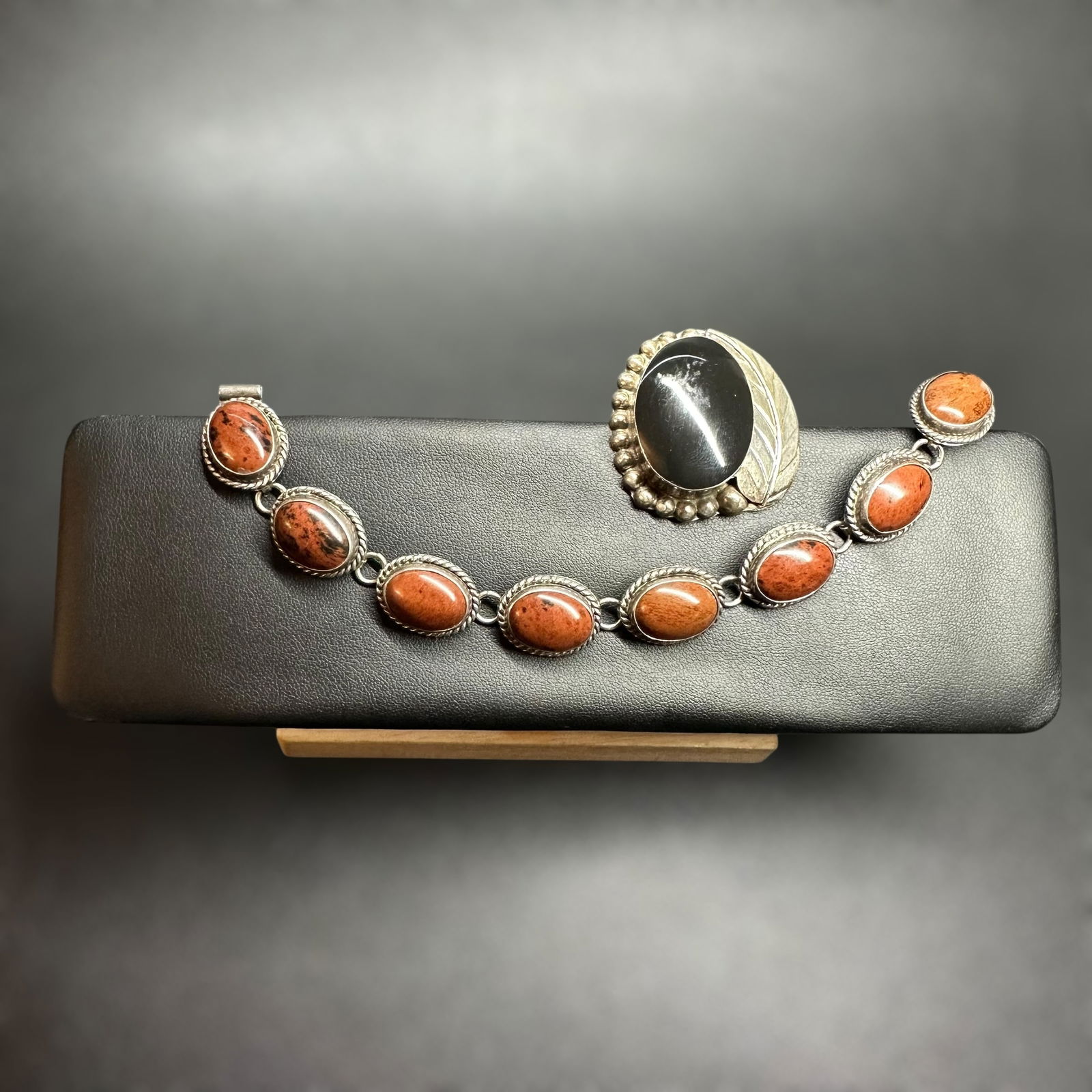 7"53g Native American 925 Sterling Silver Jasper Bracelet & Onyx Pendant/Brooch: 7”/53g Native American 925 Sterling Silver Jasper Bracelet & Onyx Pendant/Brooch:Brand/Model: Unknown. No hallmarks.Manufacturer Location: Mexico.Year Produced: Unknown; likely mid to late 20th