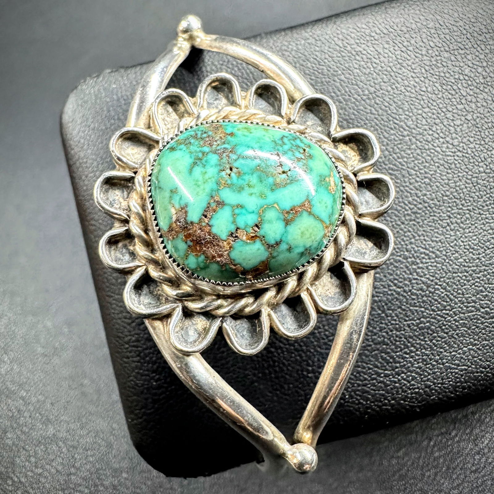 7”/25g Sterling Silver Turquoise Cuff Bracelet: 7”/25g Sterling Silver Turquoise CuffBracelet: Brand/Model: Unknown Native American artisan. No hallmark. Manufacturer Location: Not marked.Year Produced: Unknown.Condition: Overall good conditi