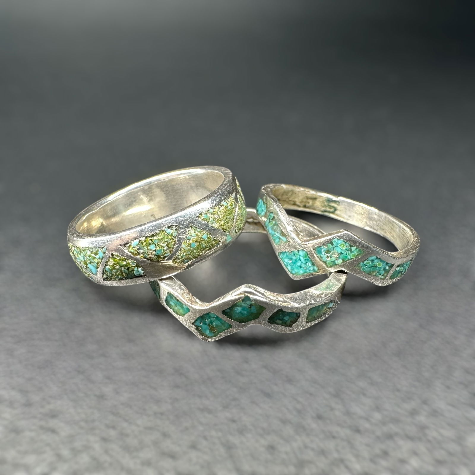 Sz5.5/Sz6/Sz8.5/8g Native American Sterling Silver Turquoise Chip Inlay Ring Lot - 3pc (1 of 7)
