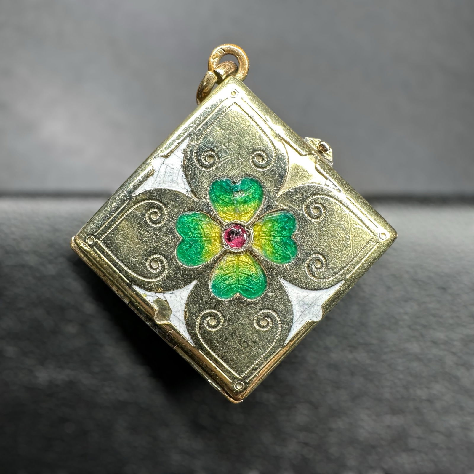 4g Vintage Gold Filled Green Enamel Floral Locket Pendant (1 of 9)