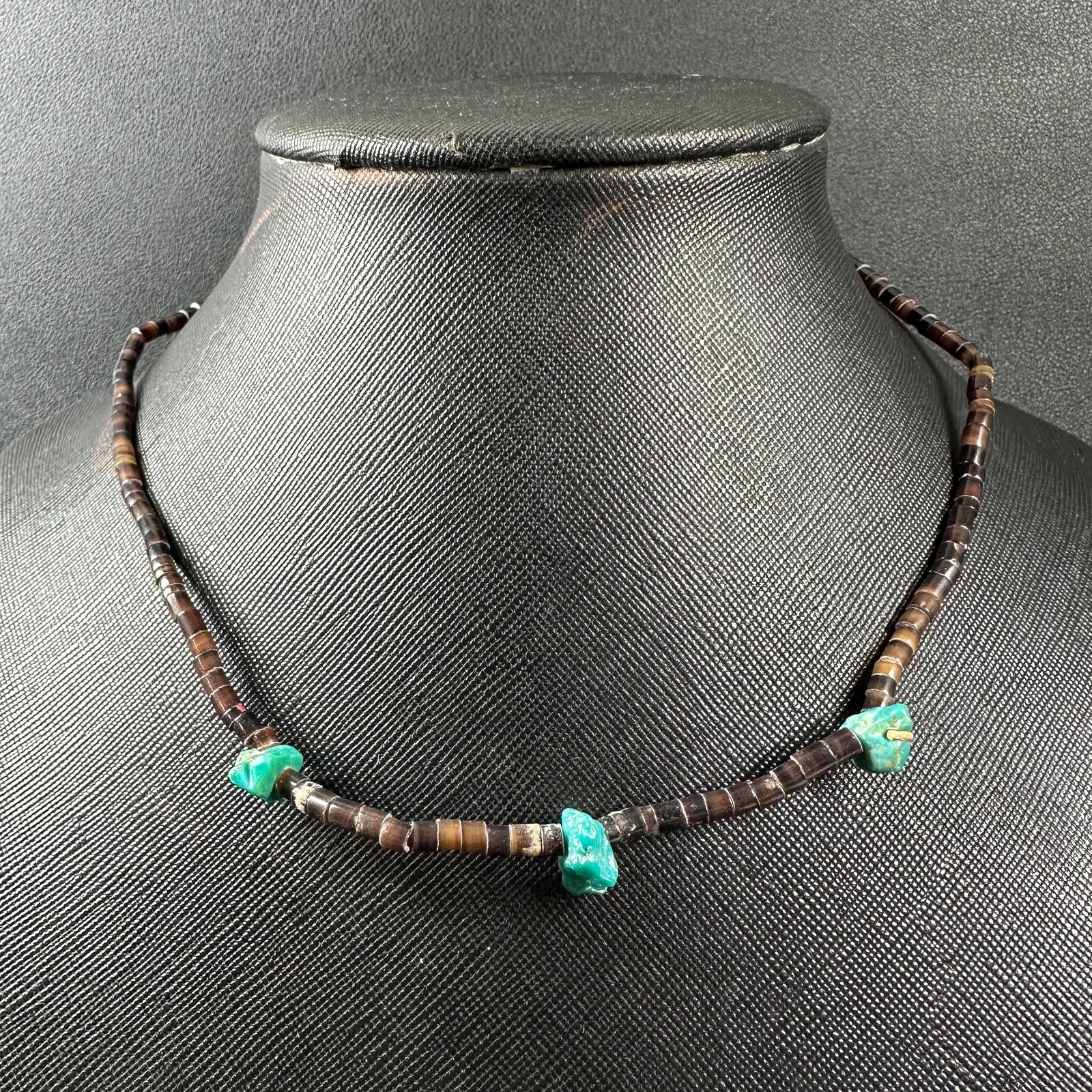 18”/10g Native American Turquoise Chip Heishi Shell Bead Necklace: 18”/10g Native American Turquoise Chip Heishi Shell Bead Necklace:Brand/Model: Native American; no hallmark.Manufacturer Location: Not marked.Year Produced: Unknown.Condition: Overall good vinta