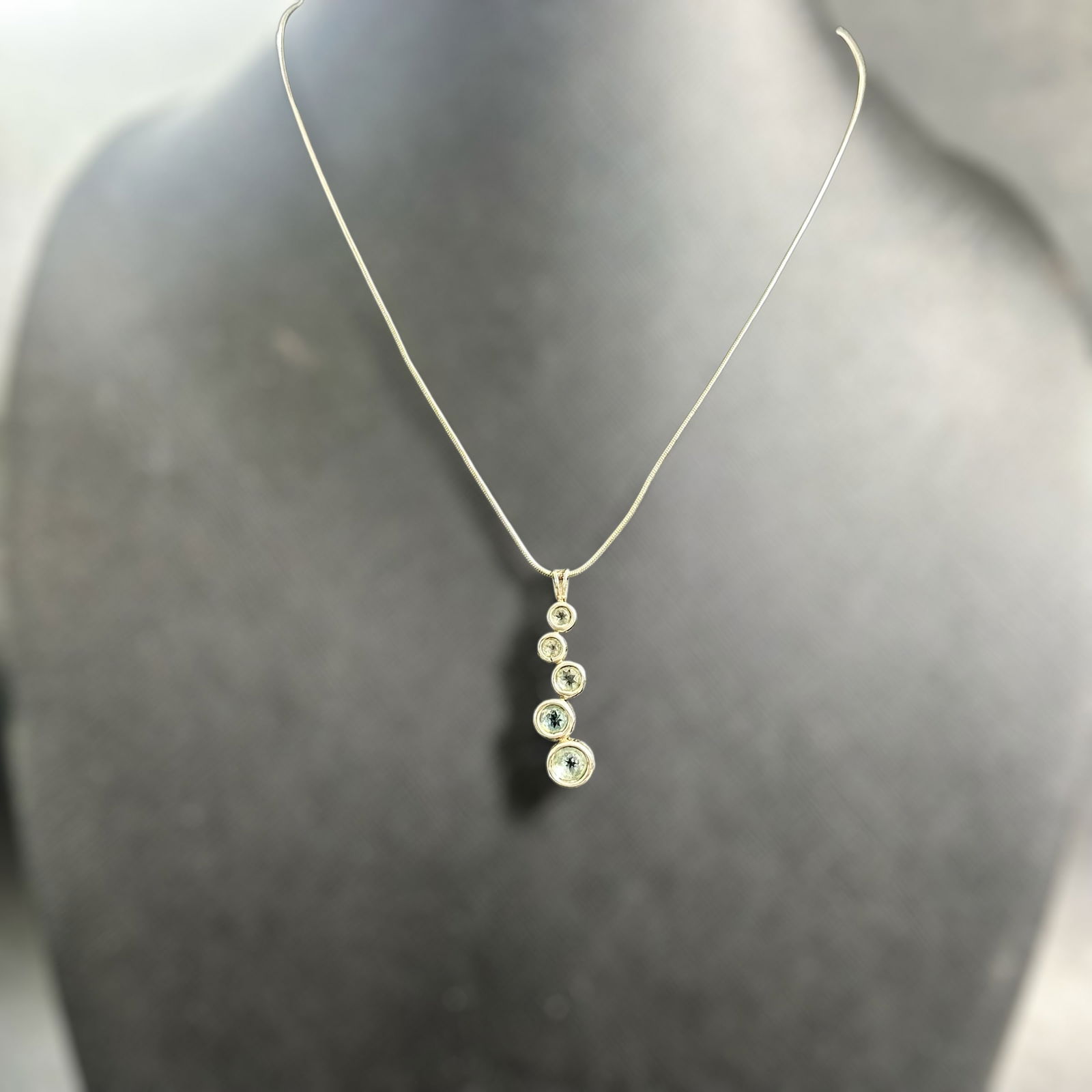 18"/6g 18"/6g 925 Sterling Silver & Aquamarine Pendant Necklace: 18"/6g 18"/6g 925 Sterling Silver & Aquamarine Pendant Necklace:Brand/Model: Unknown.Manufacturer Location: Italy.Year Produced: Unknown.Condition: Overall good condition with slight tarnish. The pend