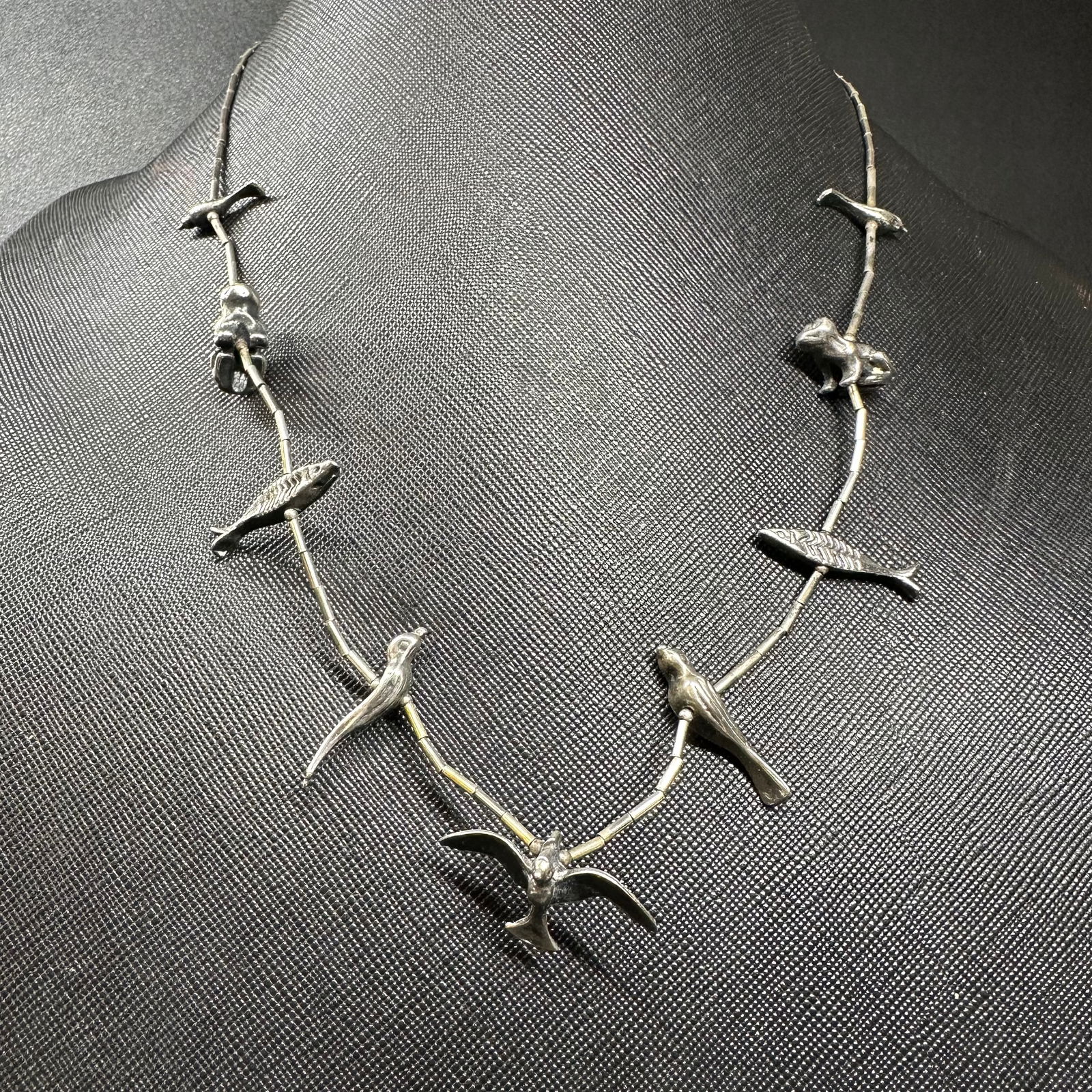 18"/22g Native American Sterling Silver Fetish Bird Bead Necklace: 18"/22g Native American Sterling Silver Fetish Bird Bead Necklace:Brand/Model: Native American artisan; Zuni. No hallmark. unknown.Manufacturer Location: Not marked. Native American made.Year Produced